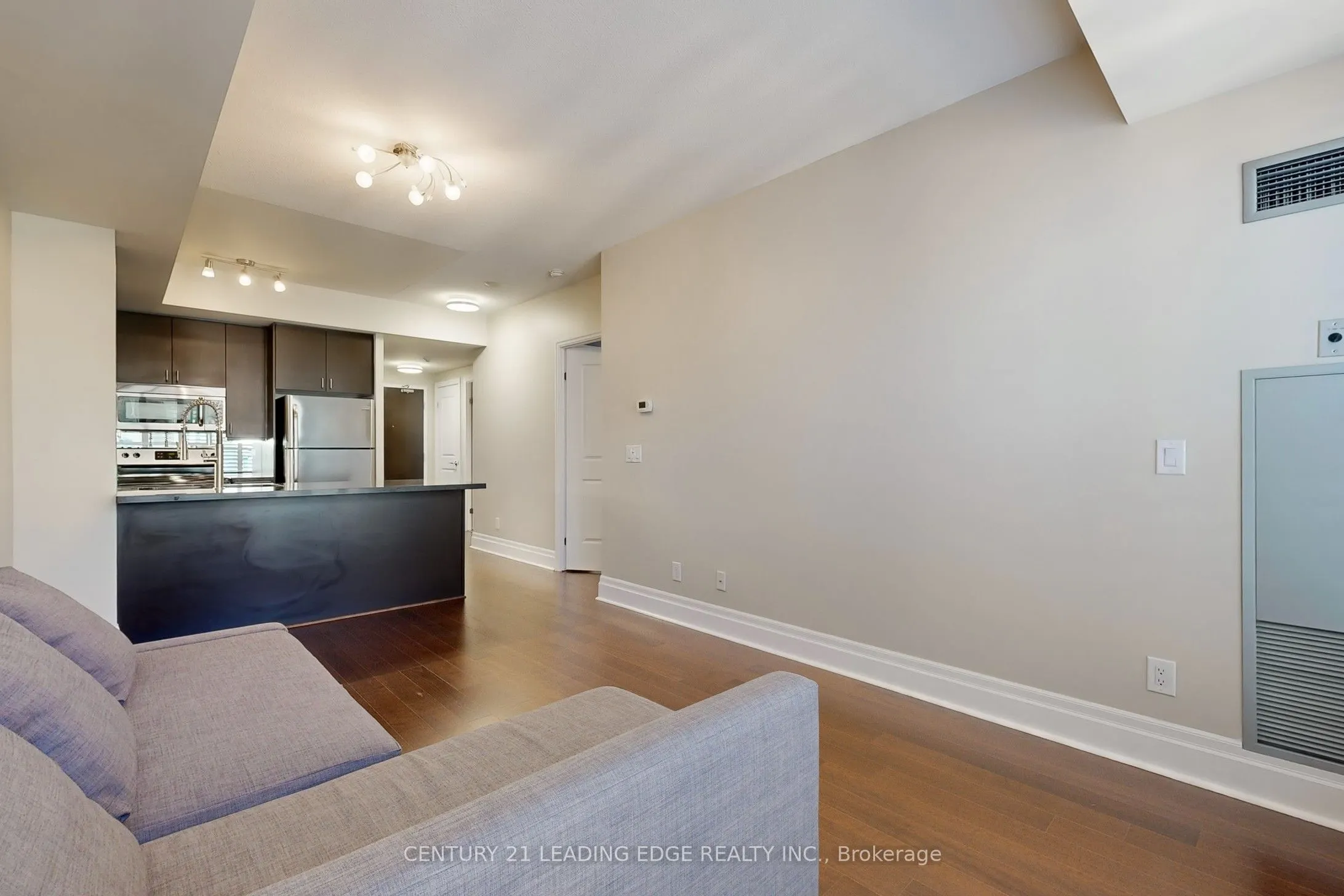 131 Upper Duke Crescent, #906