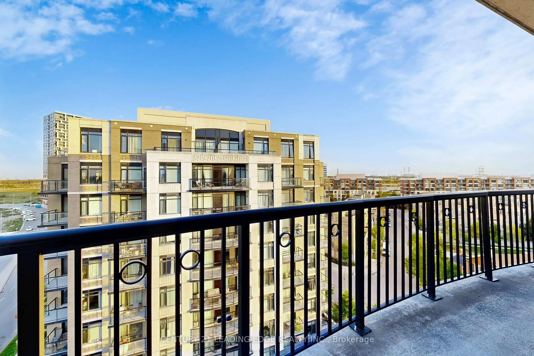 131 Upper Duke Crescent, #906