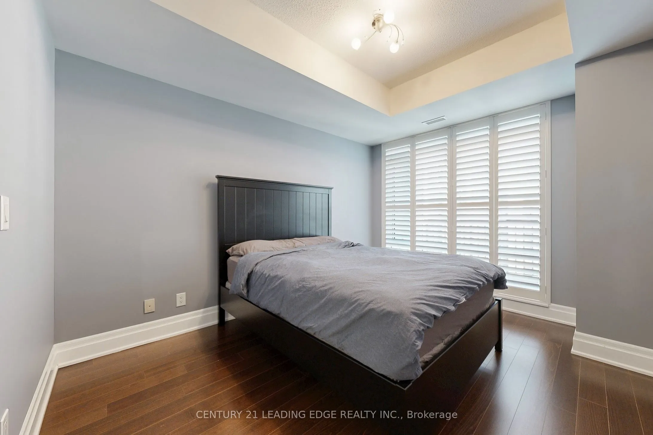 131 Upper Duke Crescent, #906