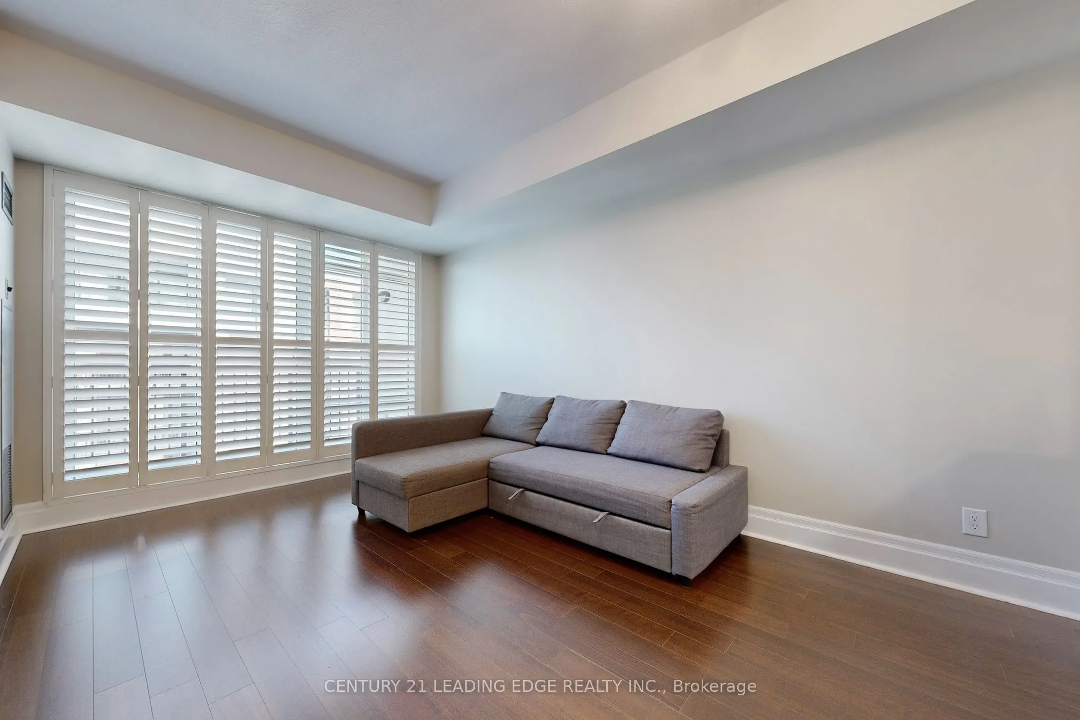 131 Upper Duke Crescent, #906