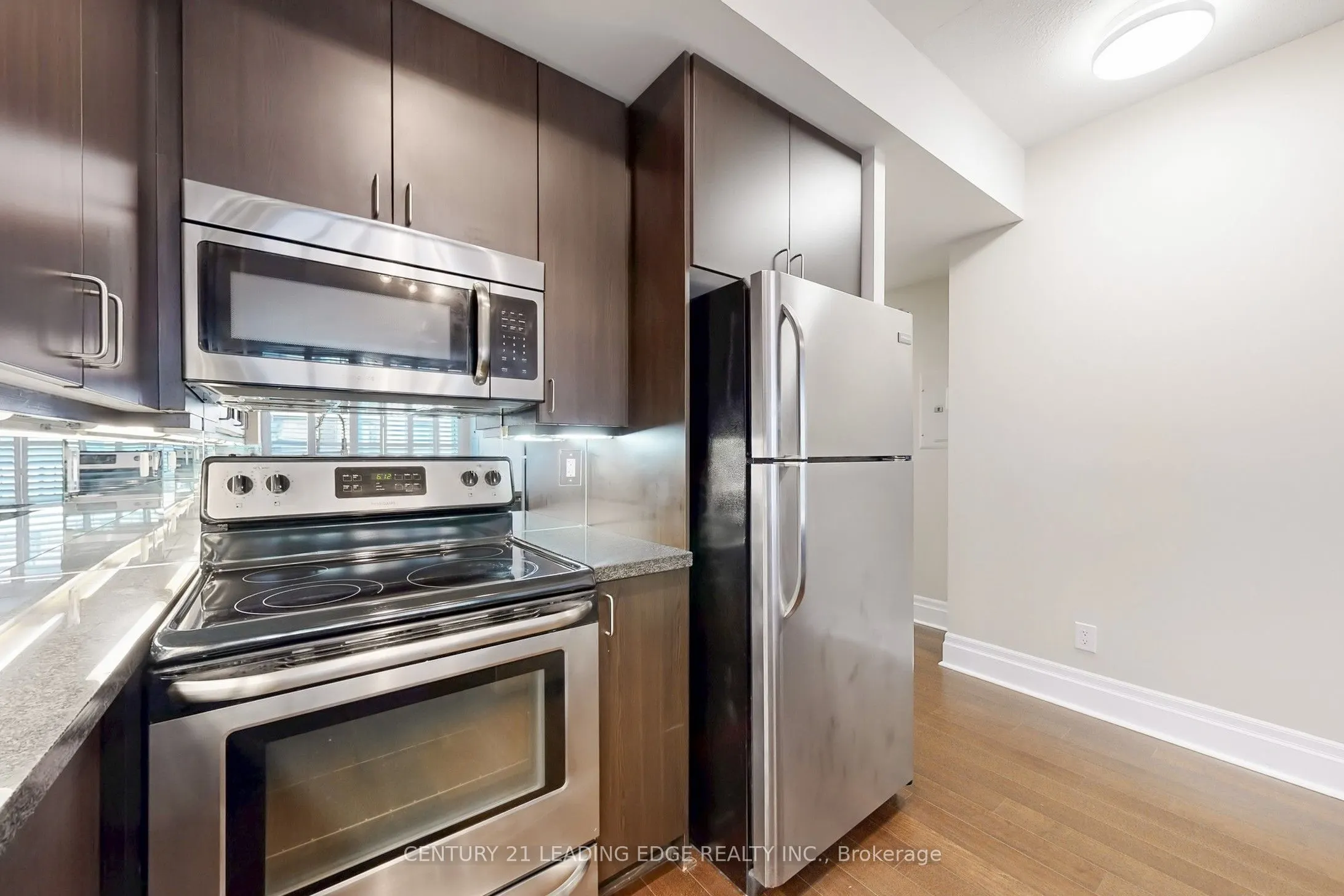 131 Upper Duke Crescent, #906