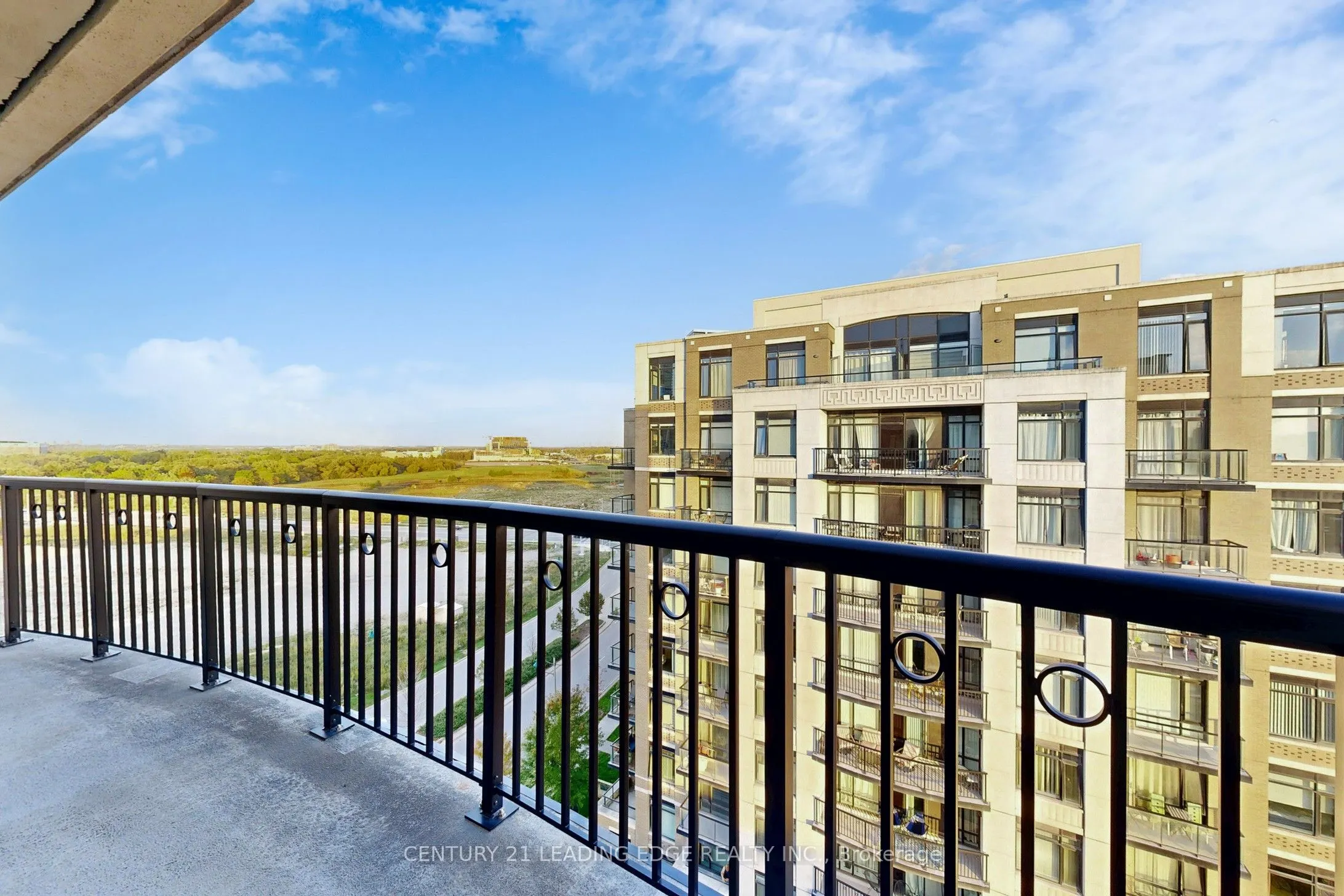 131 Upper Duke Crescent, #906