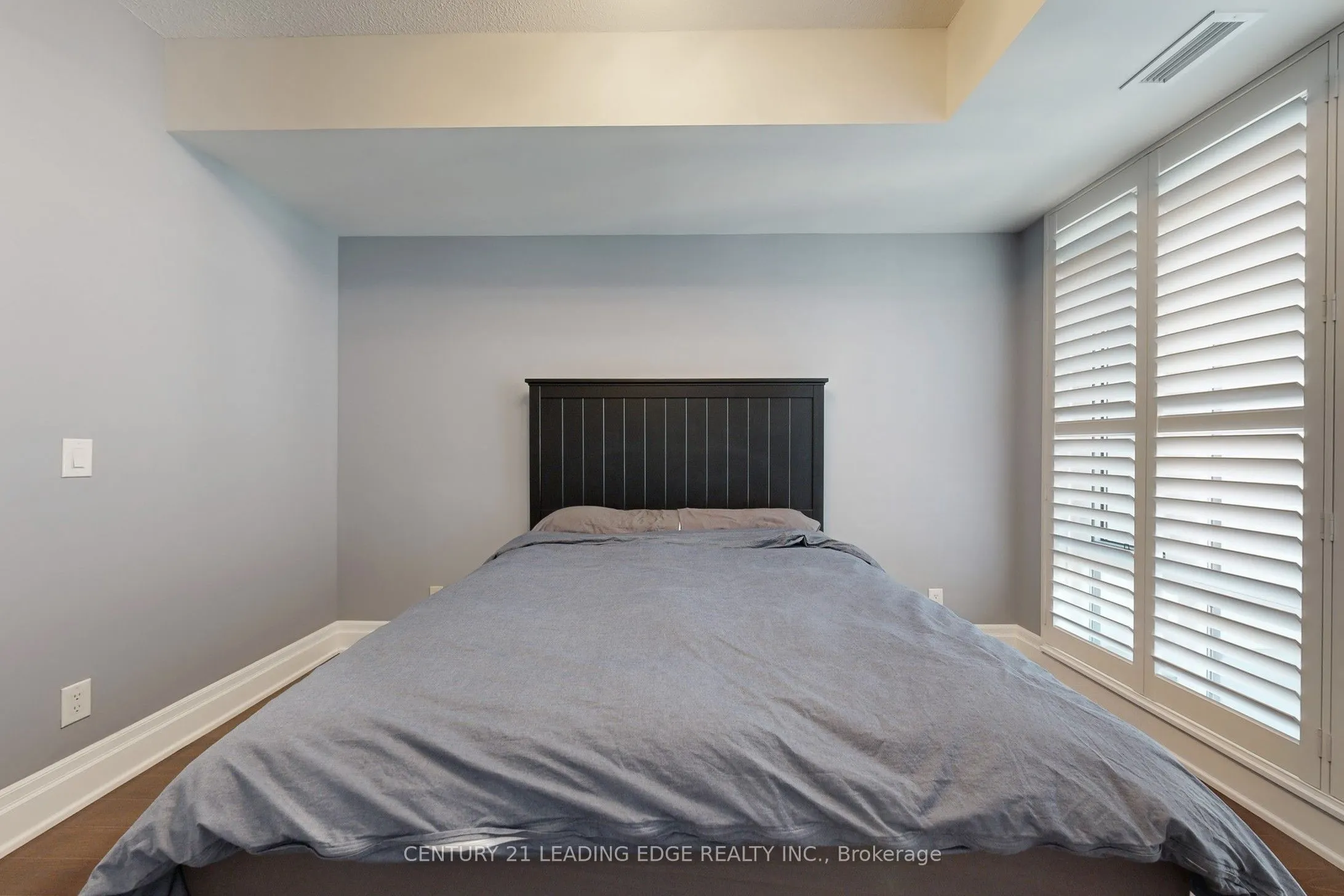131 Upper Duke Crescent, #906