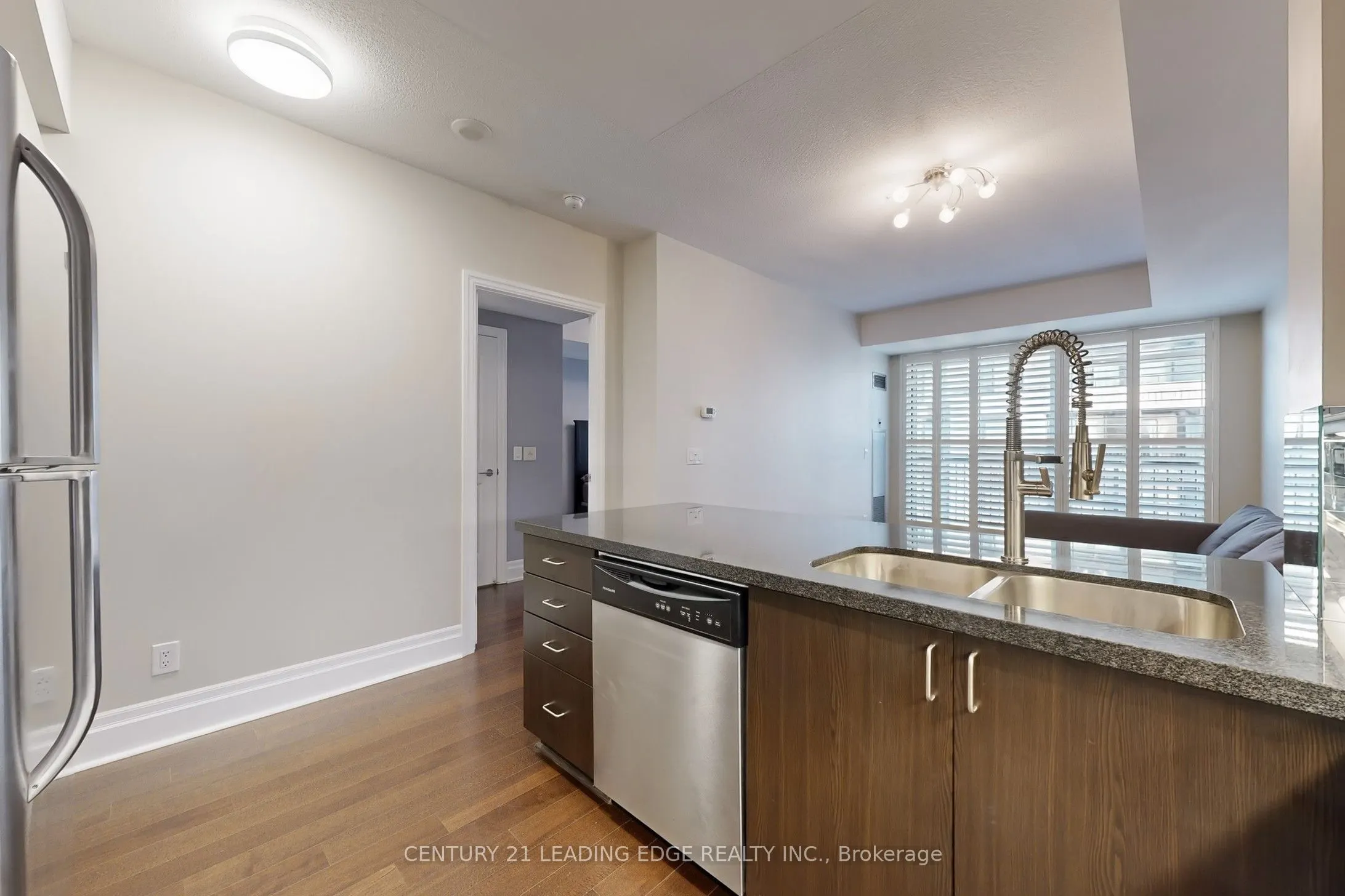 131 Upper Duke Crescent, #906