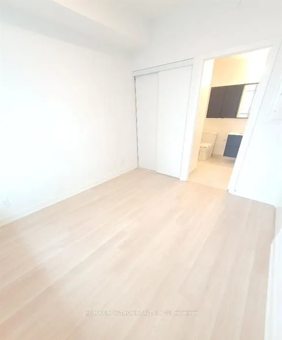 30 Upper Mall Way, #A2308
