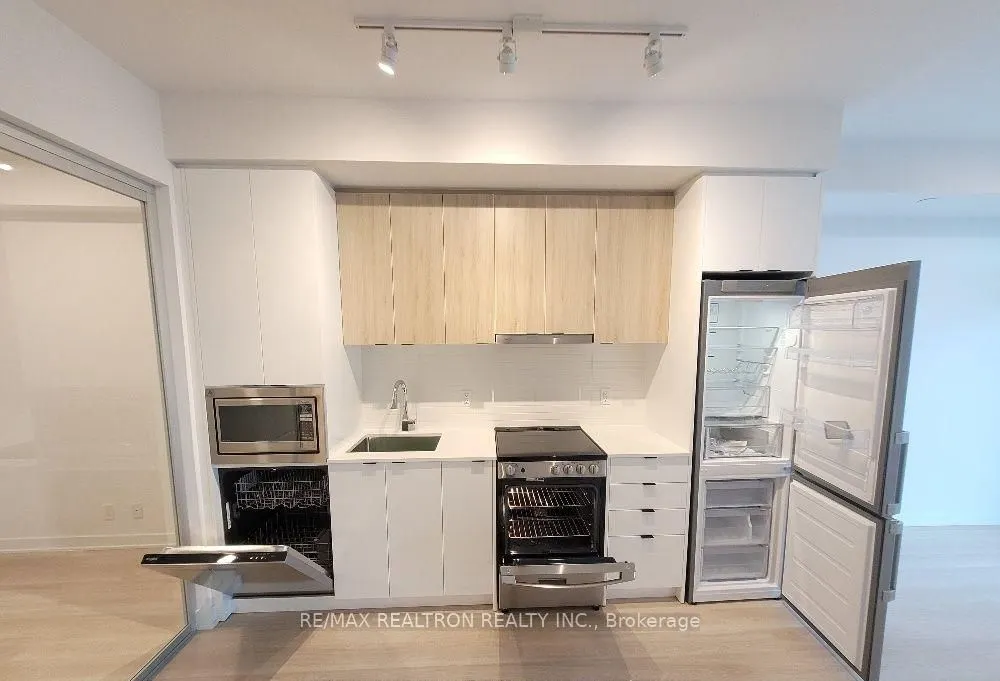 30 Upper Mall Way, #A2308