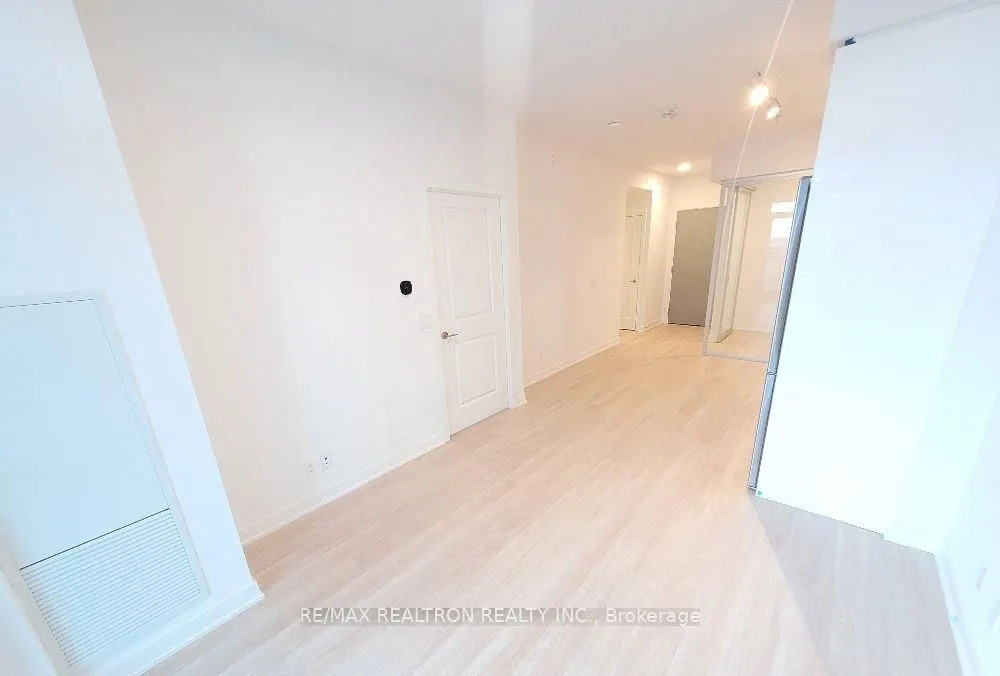 30 Upper Mall Way, #A2308