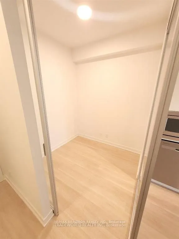 30 Upper Mall Way, #A2308