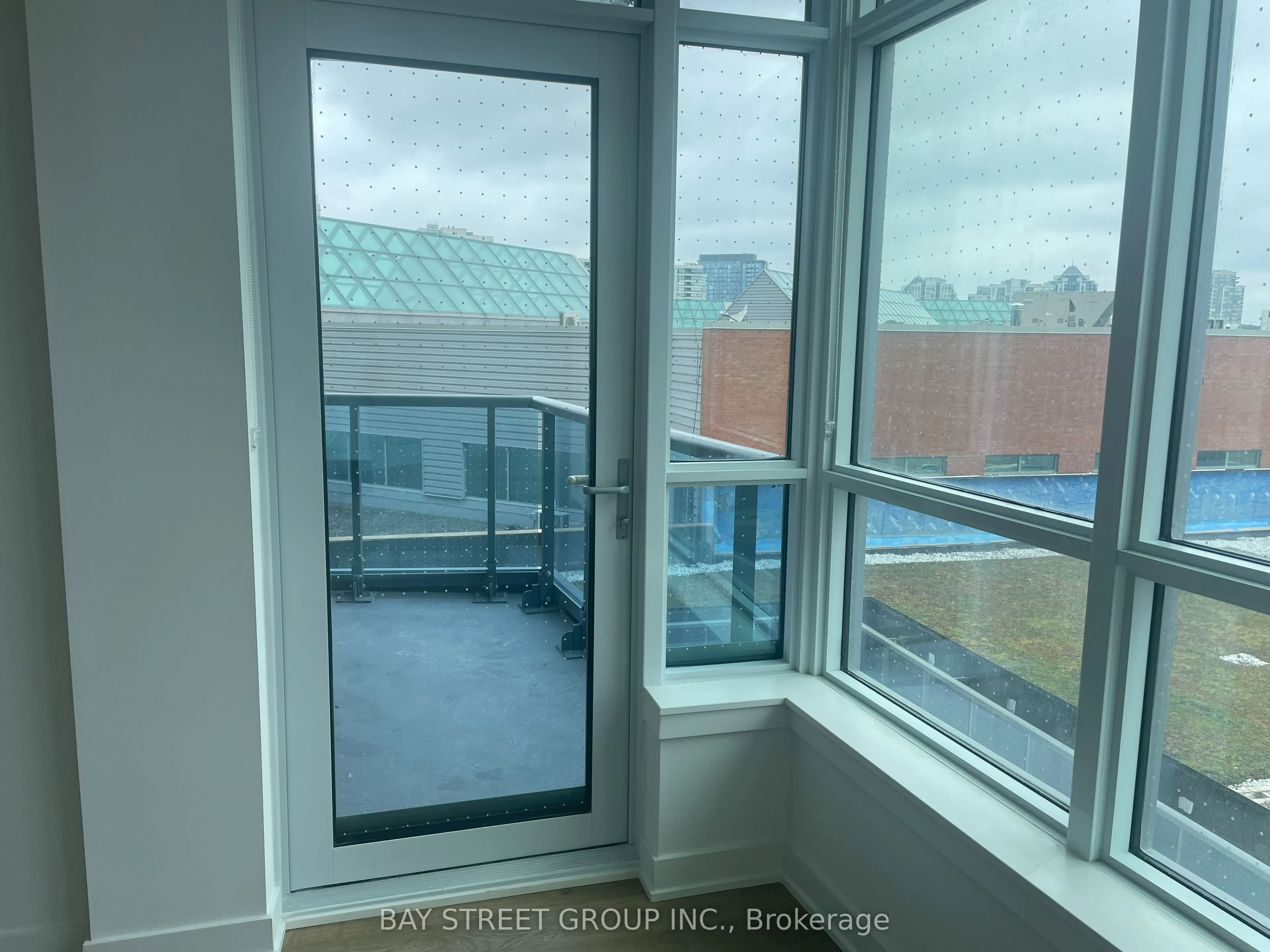 50 Upper Mall Way, #329