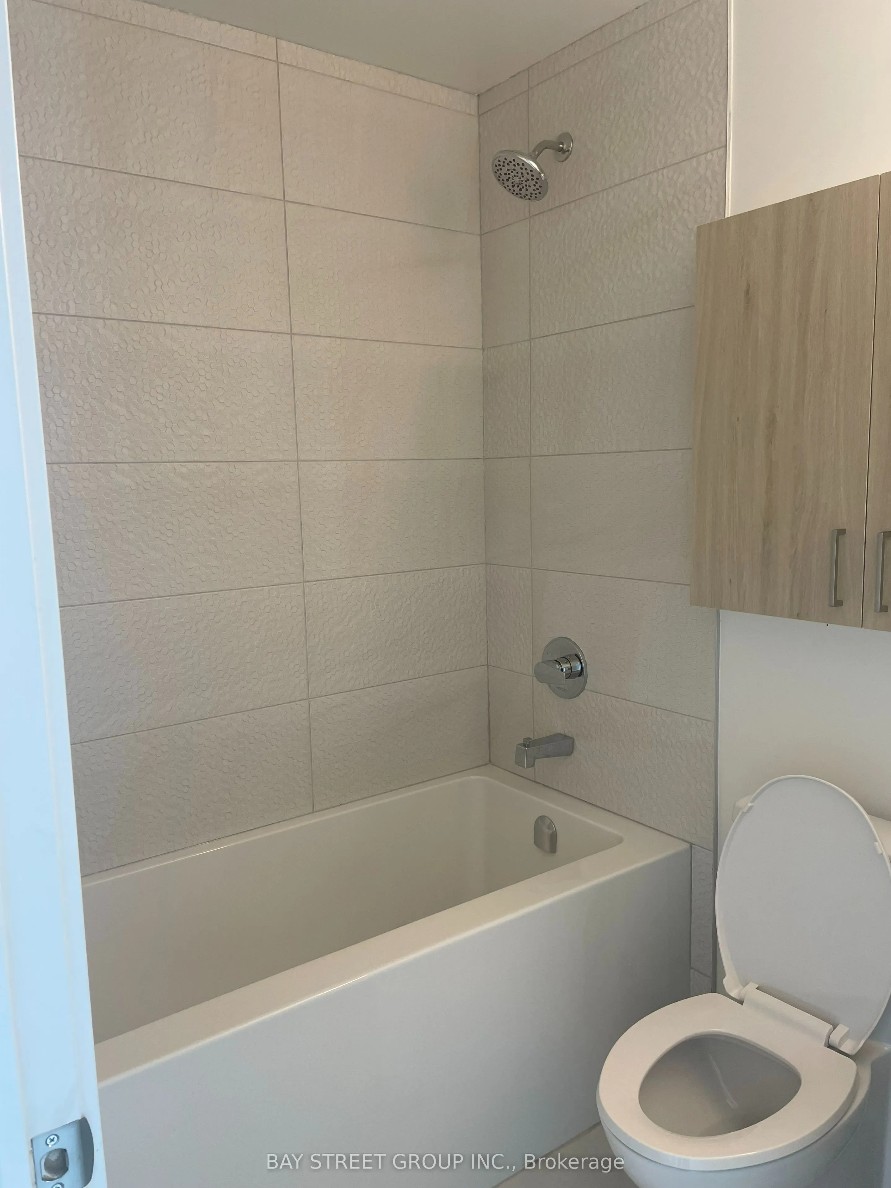 50 Upper Mall Way, #329