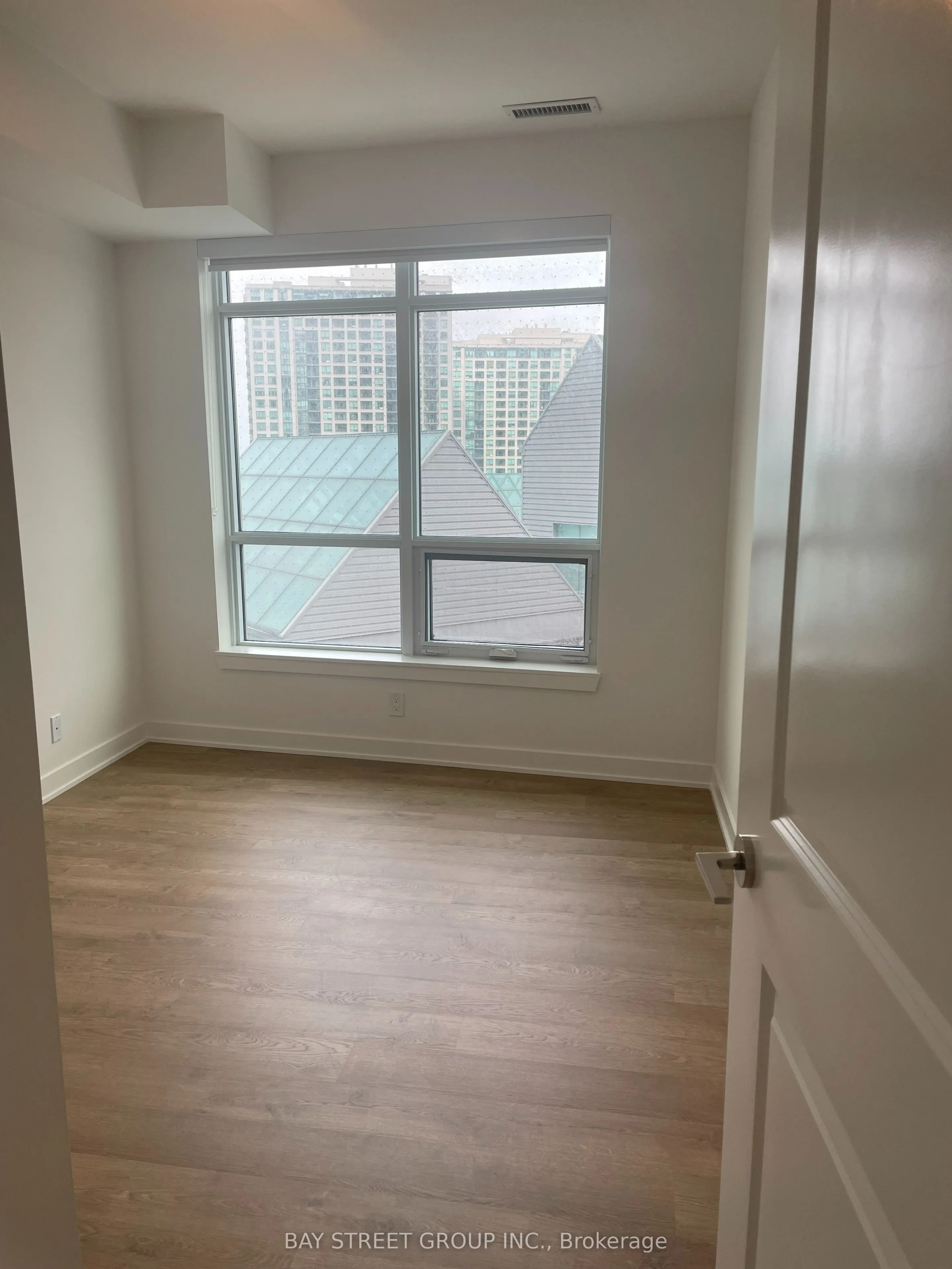 50 Upper Mall Way, #329