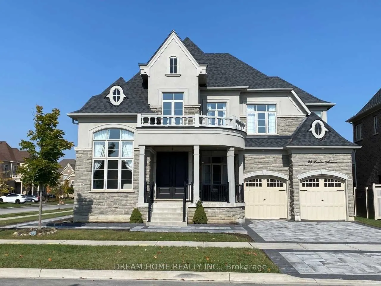 28 Larkin Avenue