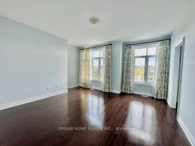 28 Larkin Avenue