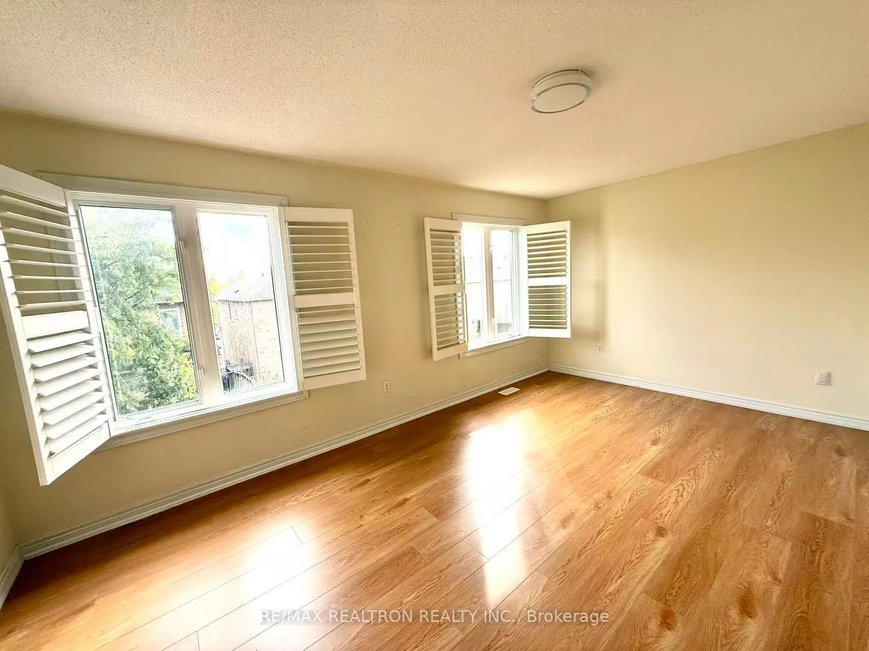 165 Warwick Crescent, #Main and Upper