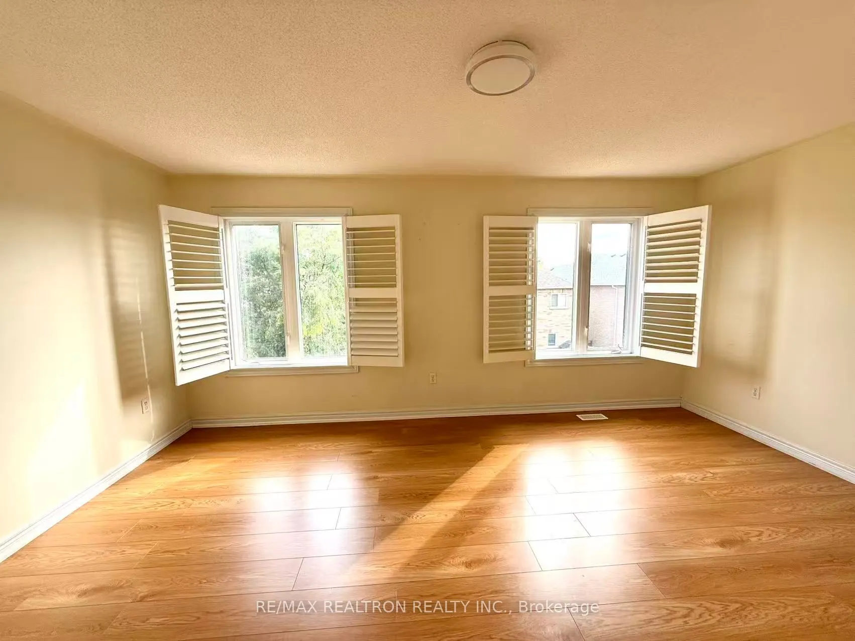165 Warwick Crescent, #Main and Upper