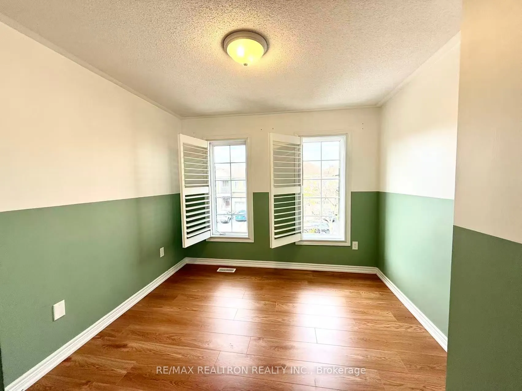 165 Warwick Crescent, #Main and Upper