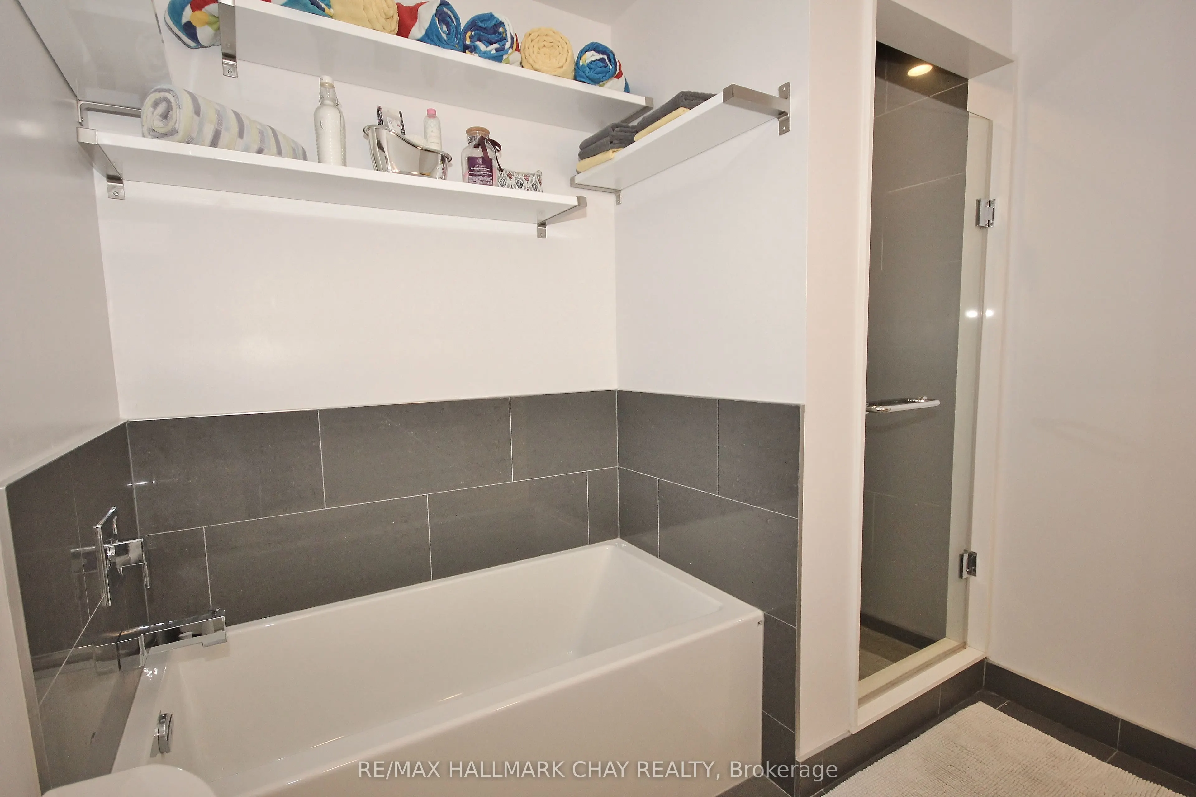 275 BROWARD Way, #60