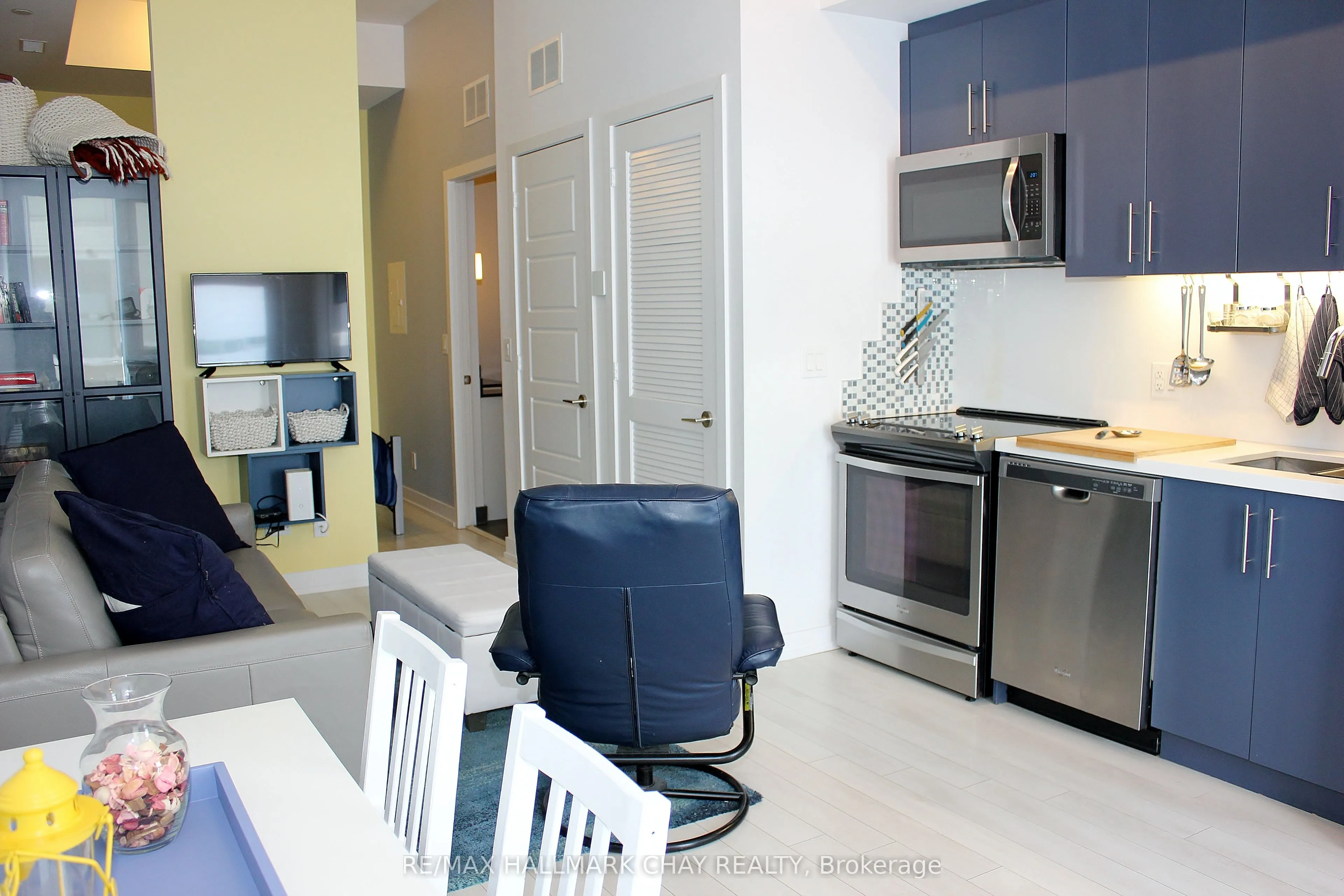 275 BROWARD Way, #60