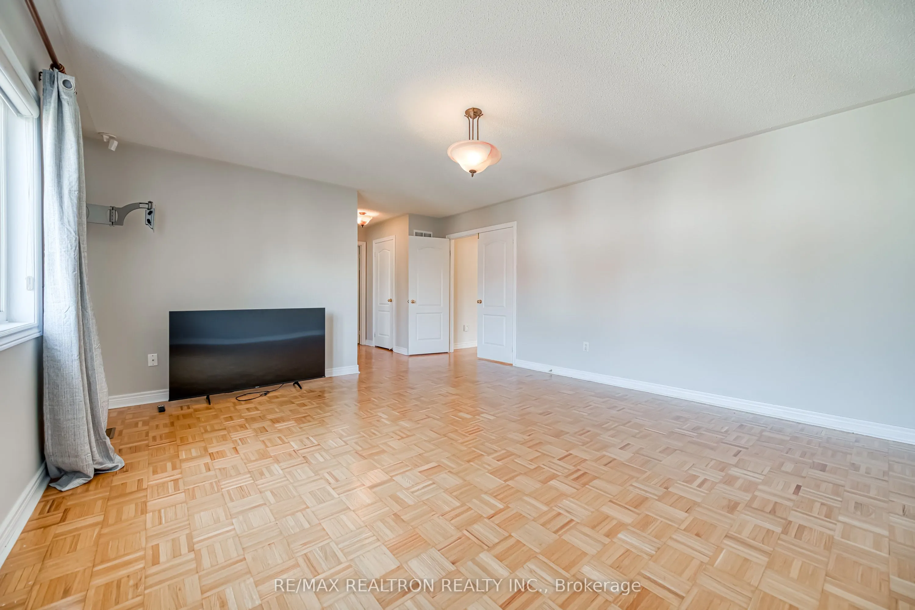 73 Adastra Crescent