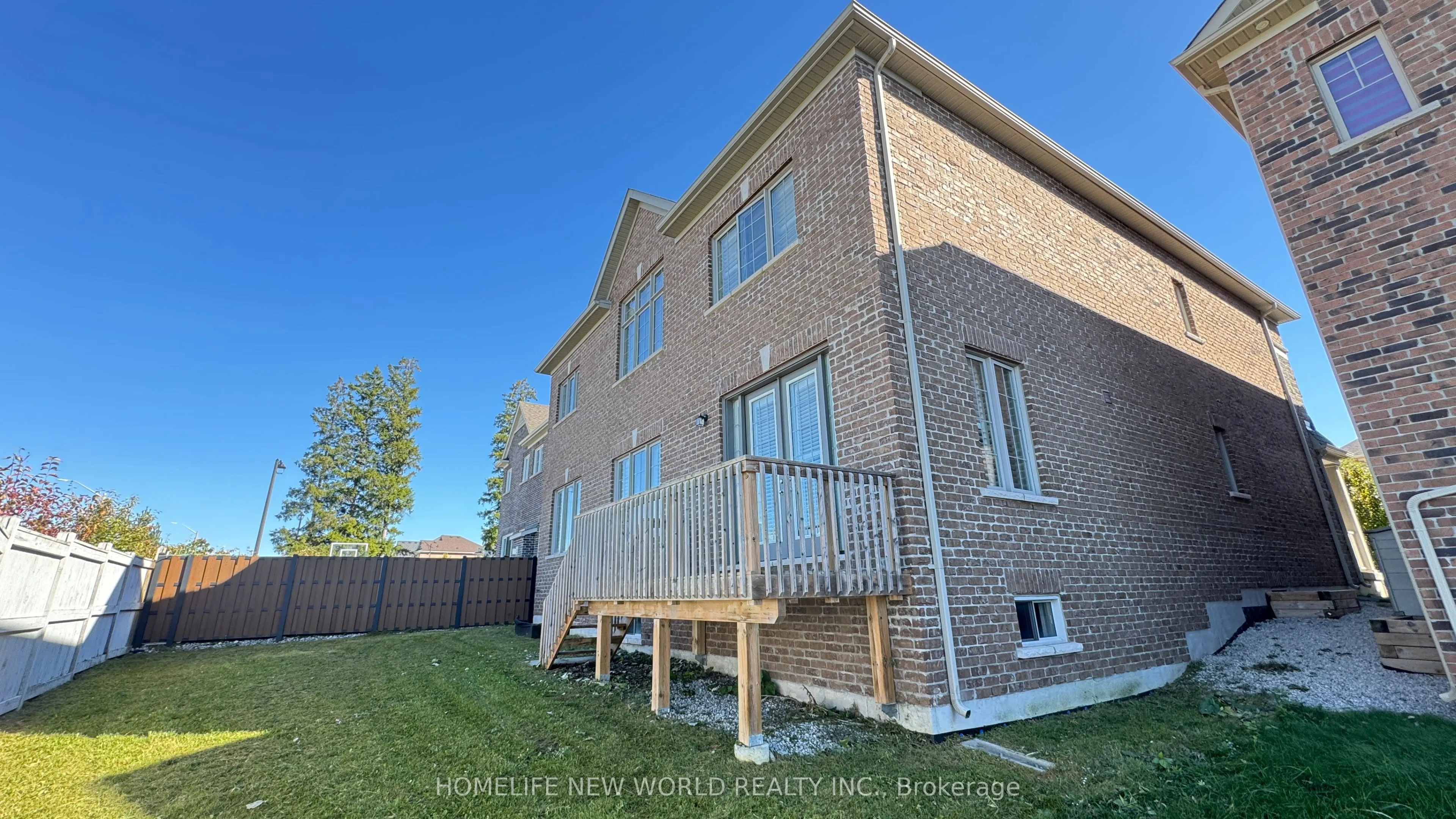 10 Ken Sinclair Crescent