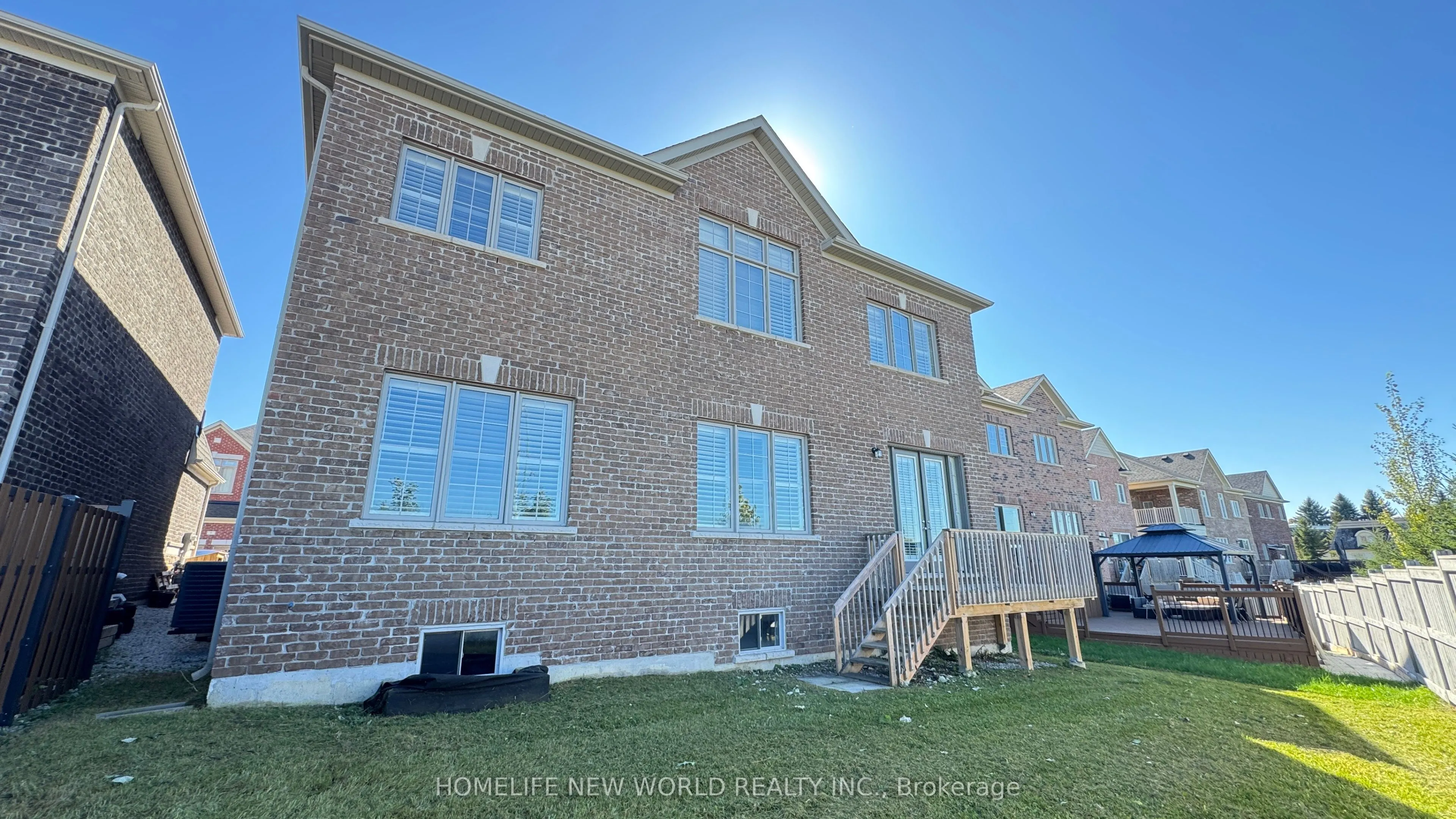 10 Ken Sinclair Crescent