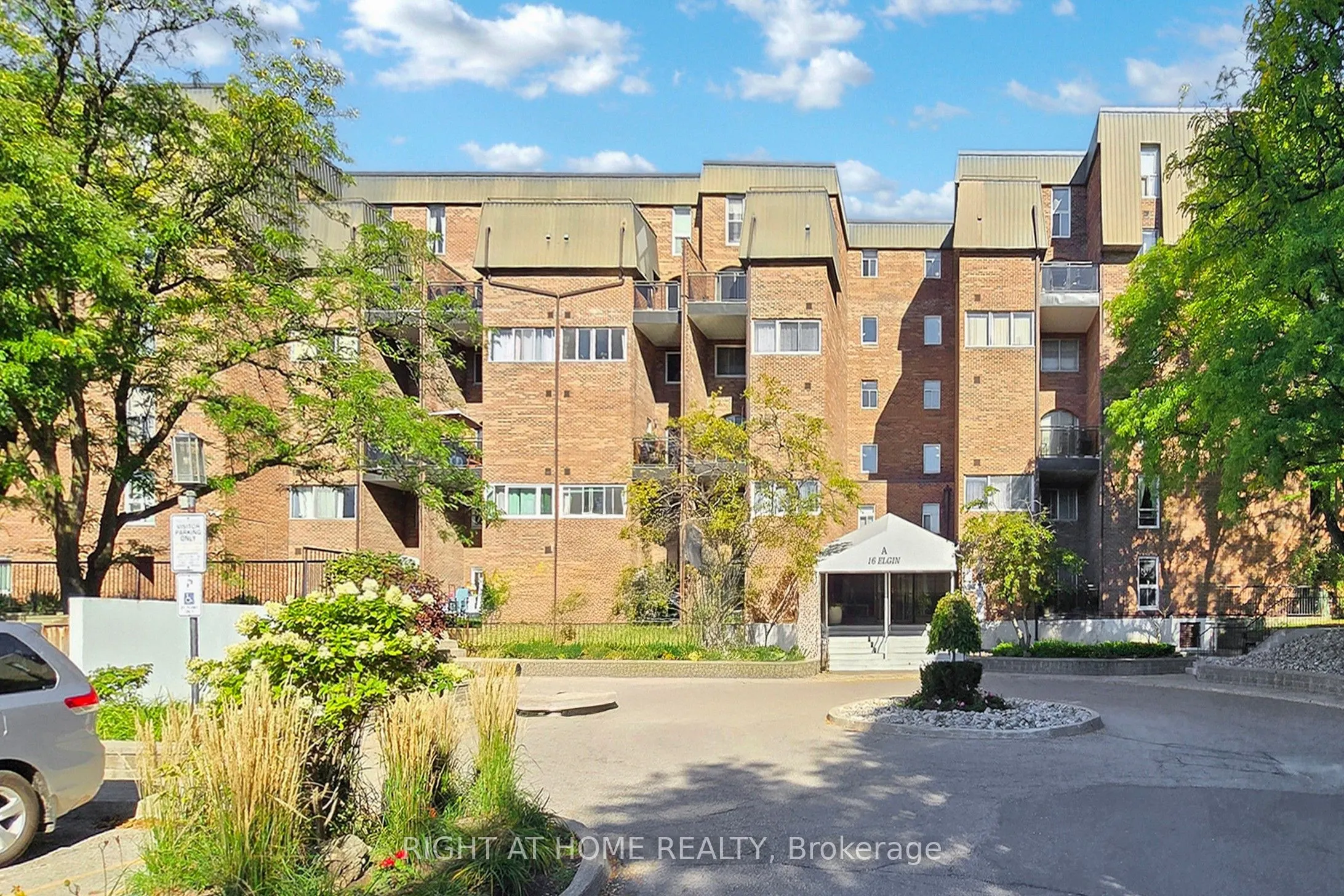 16 Elgin Street, #320