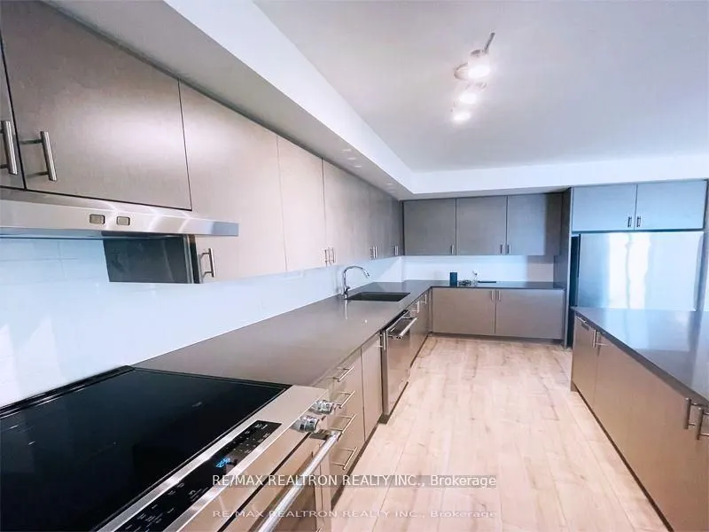 8960 Jane Street, #326