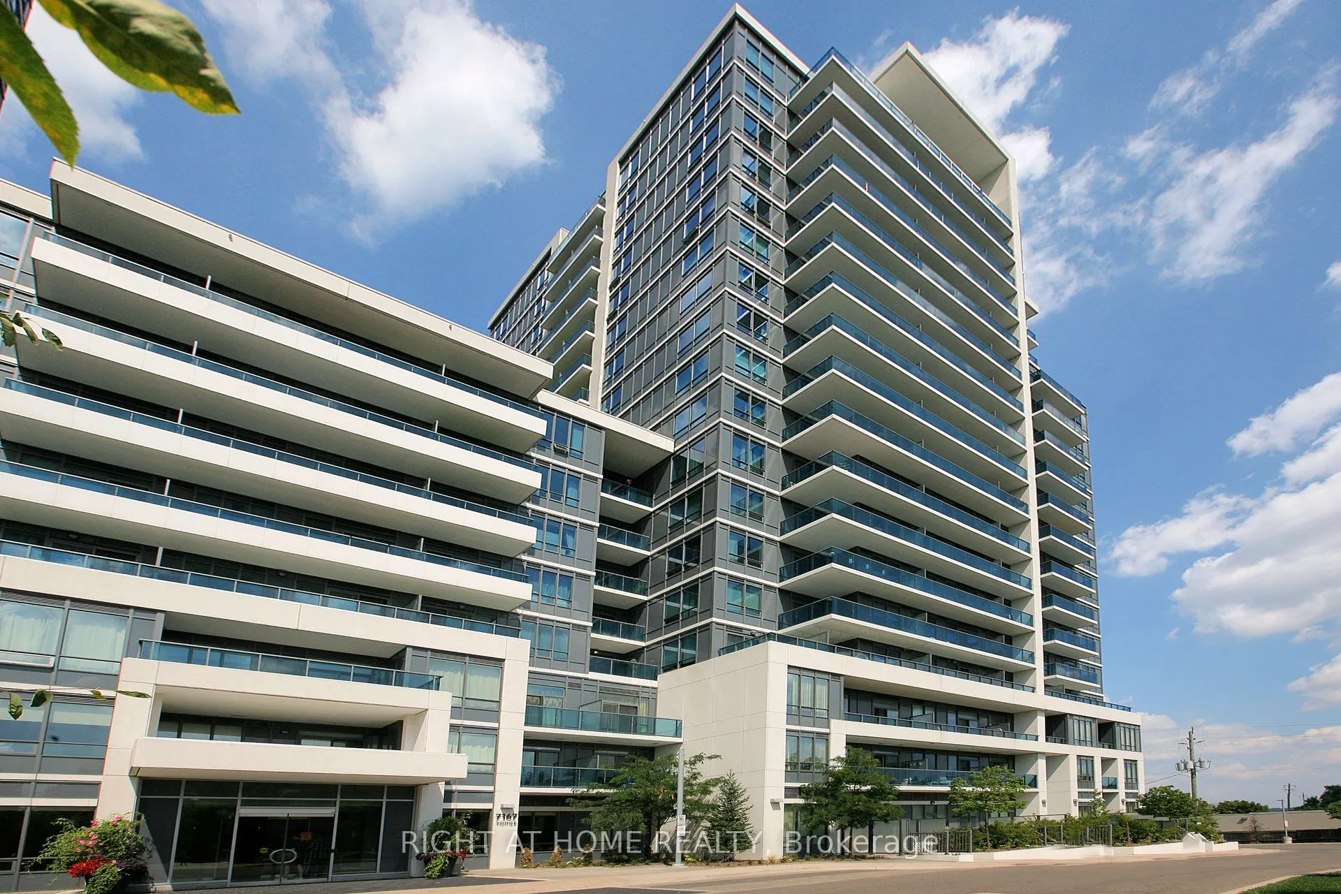 7167 Yonge Street, #Ph101
