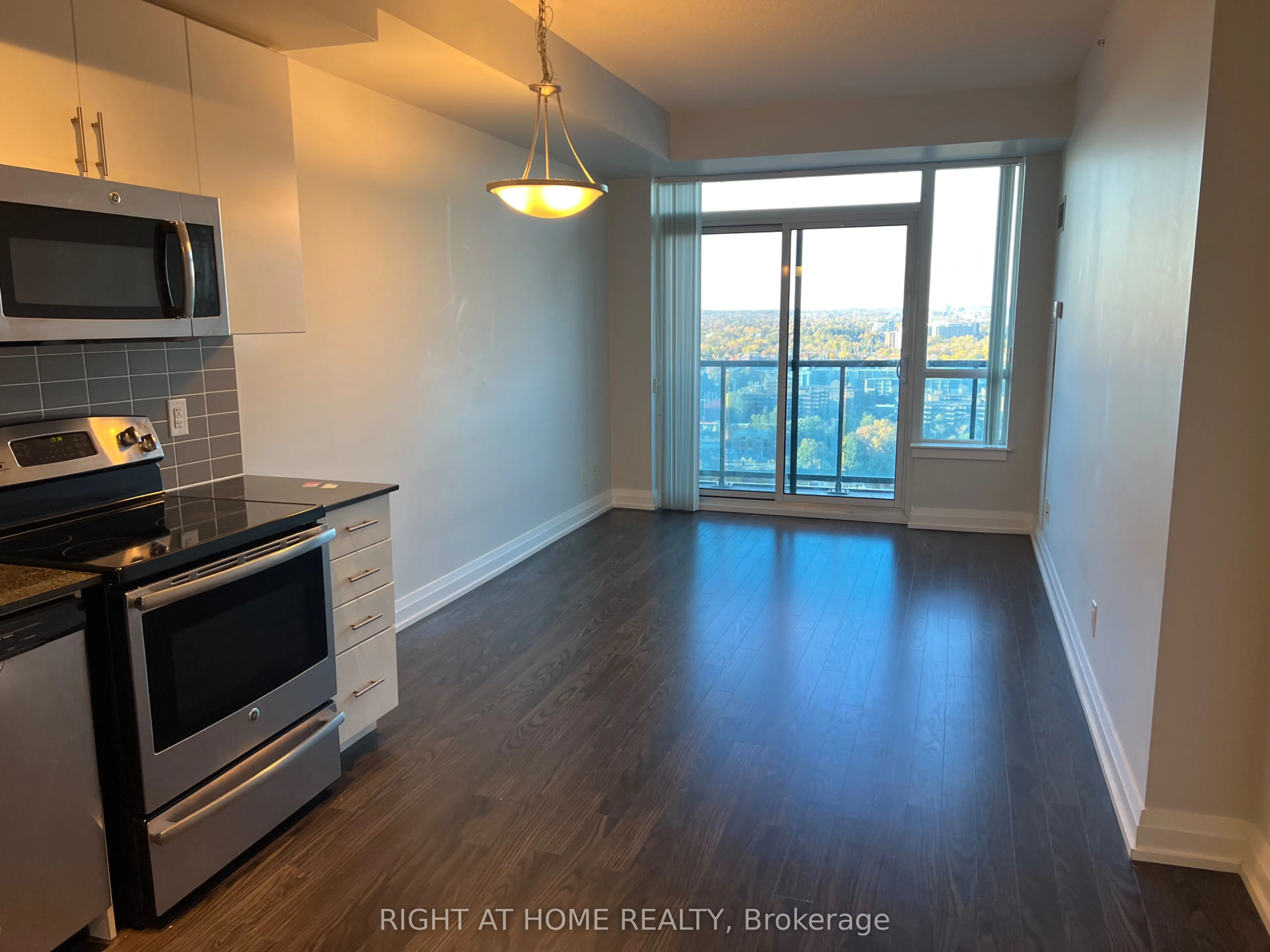 7167 Yonge Street, #Ph101