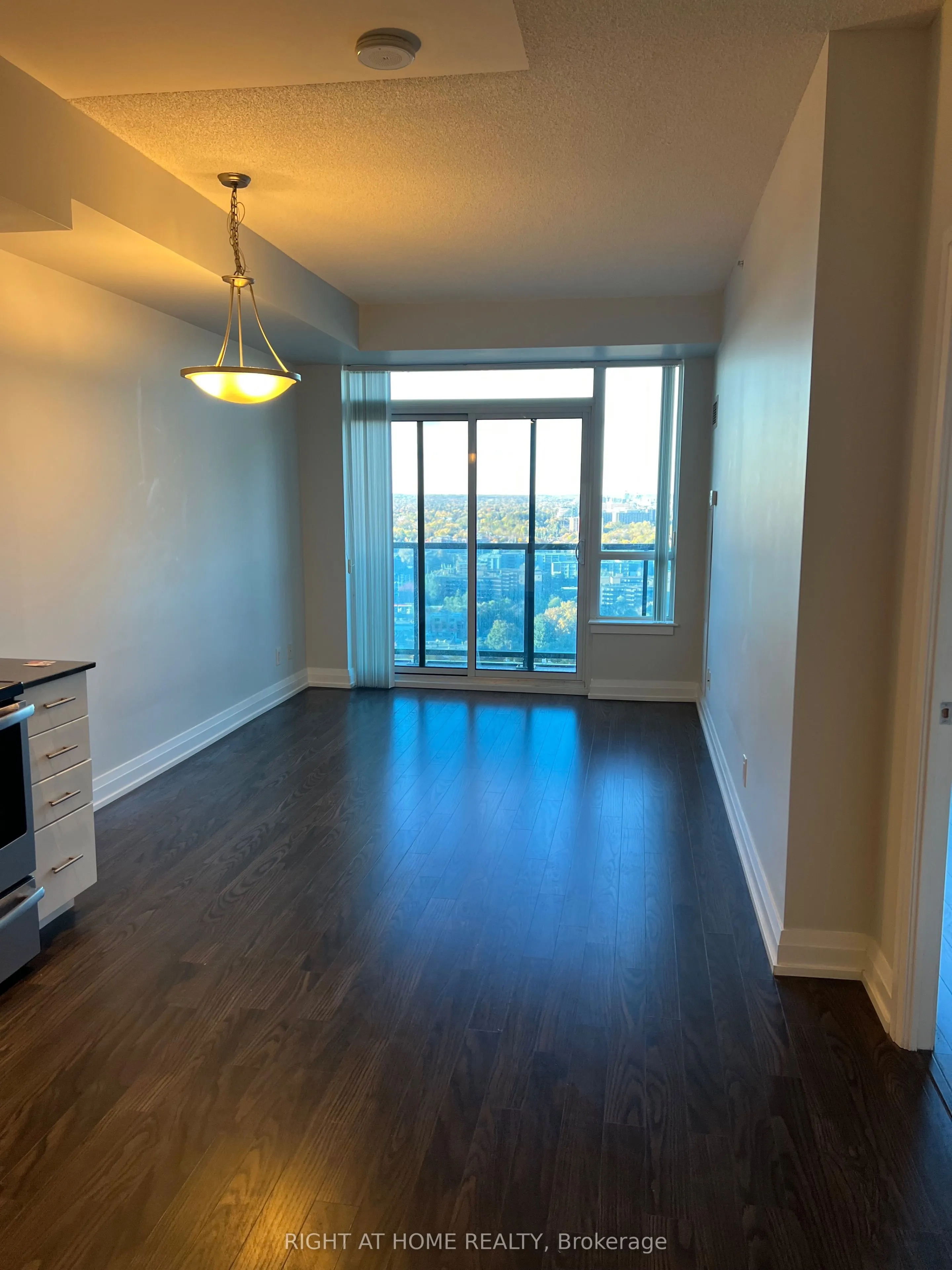 7167 Yonge Street, #Ph101