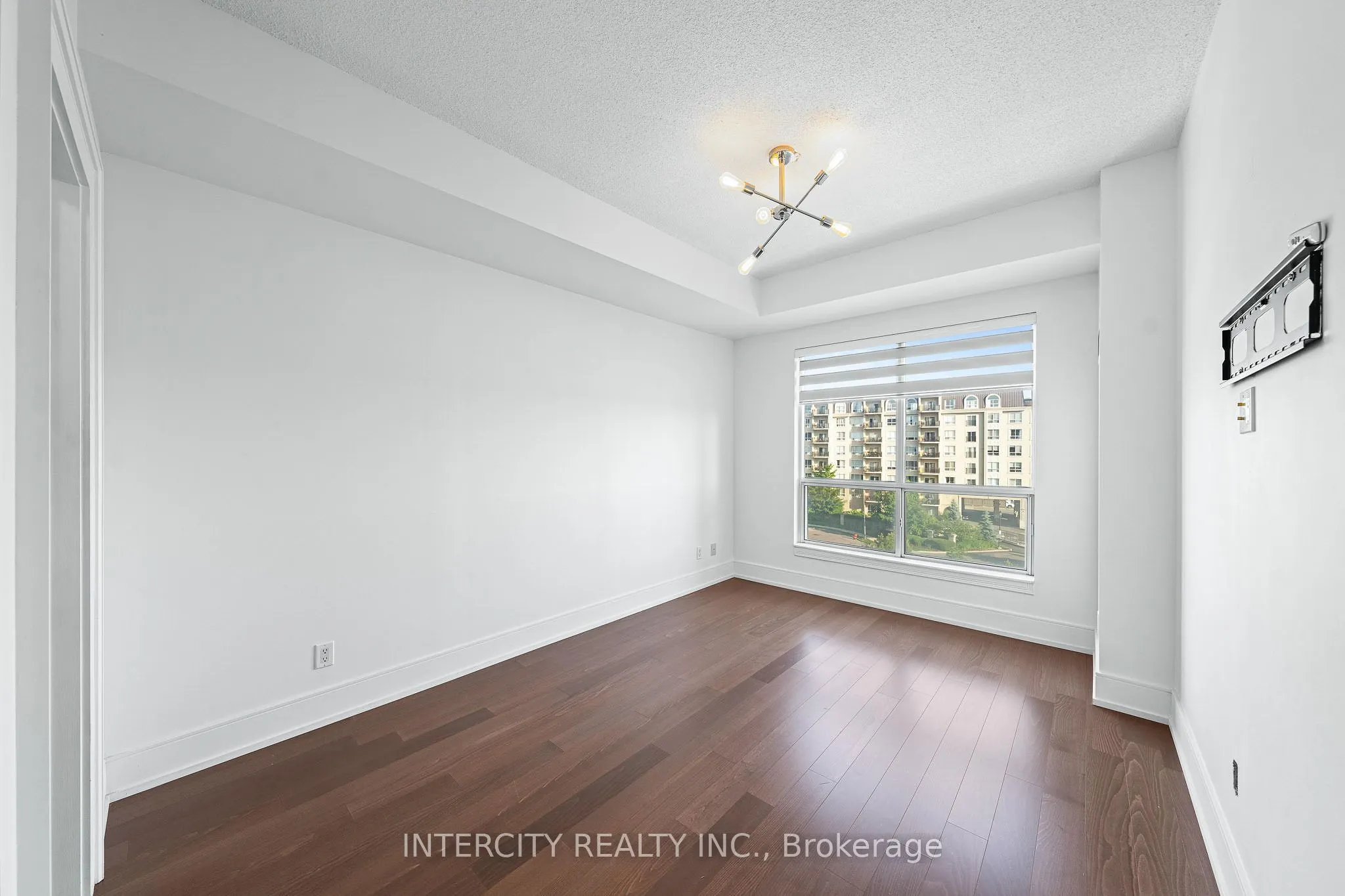 8 Maison Parc Court, #520