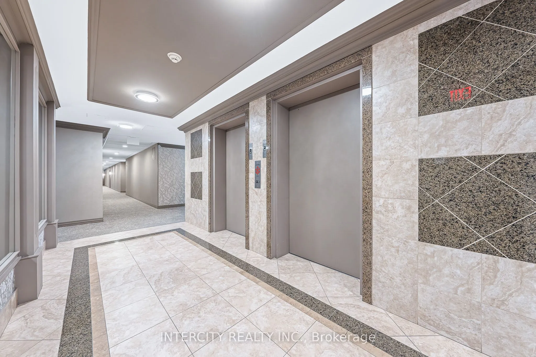 8 Maison Parc Court, #520
