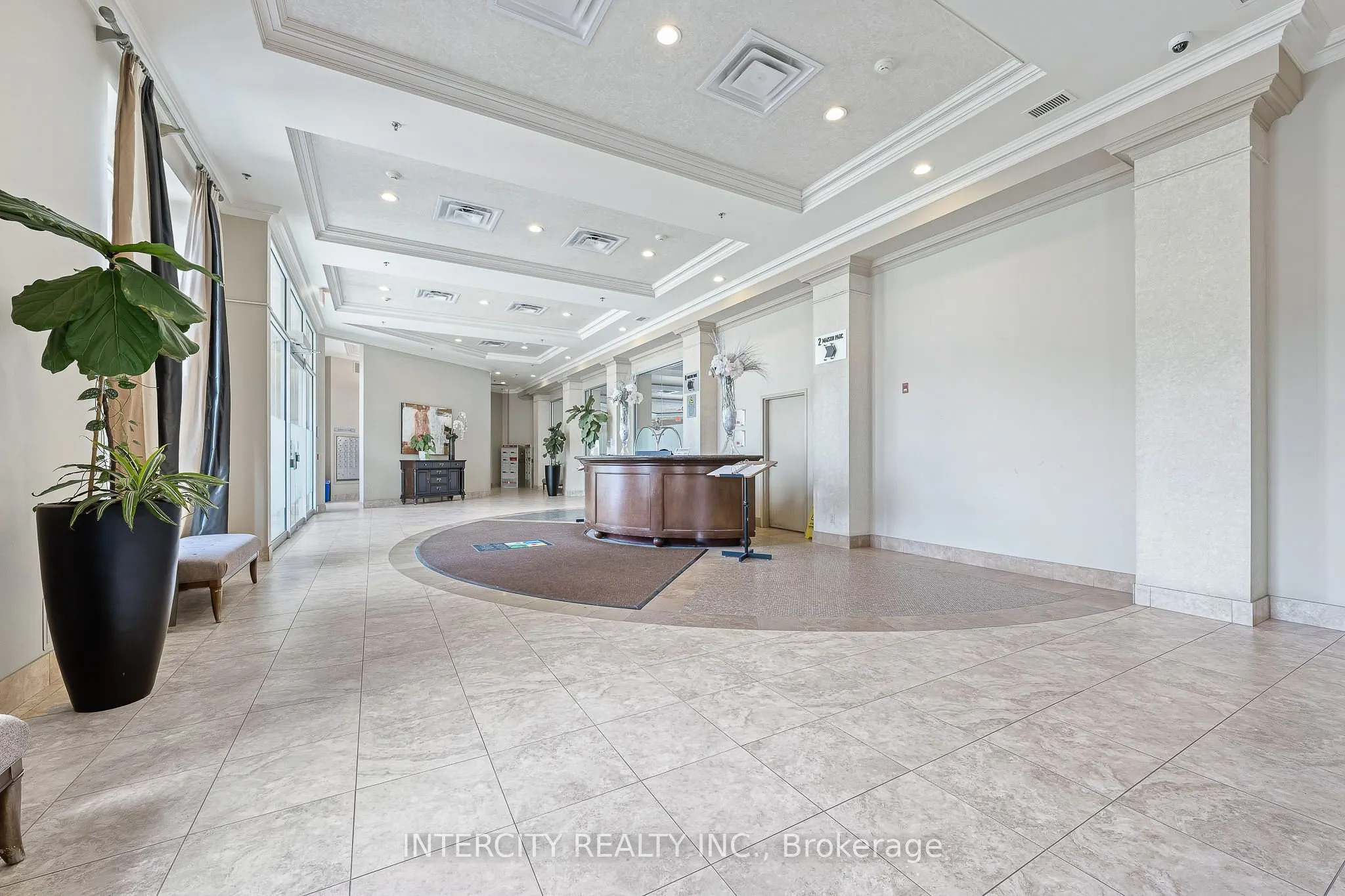 8 Maison Parc Court, #520