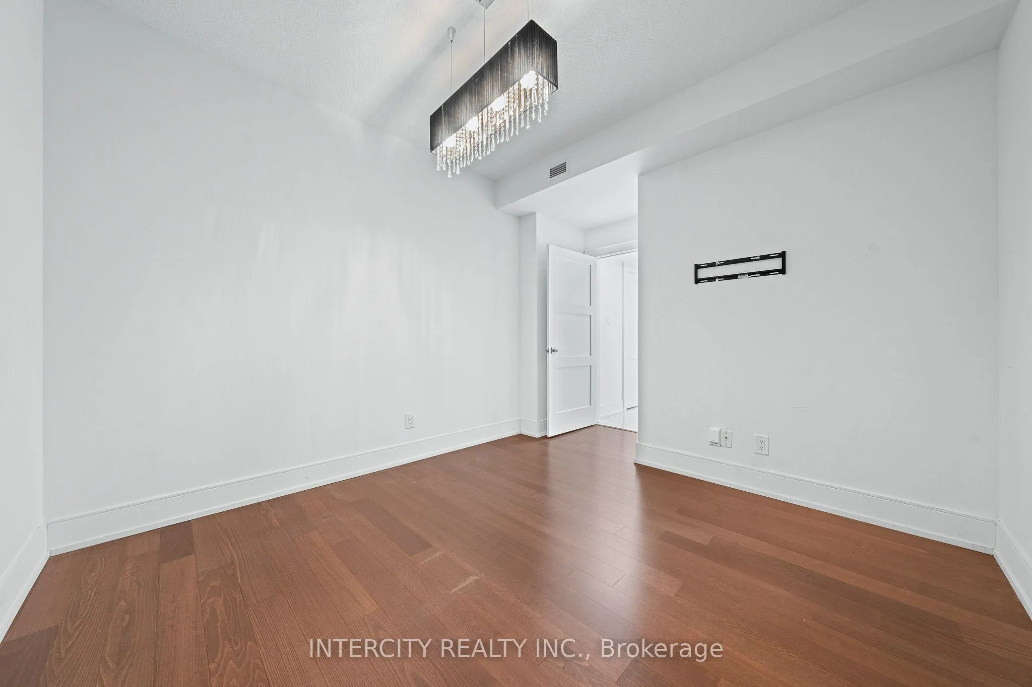 8 Maison Parc Court, #520