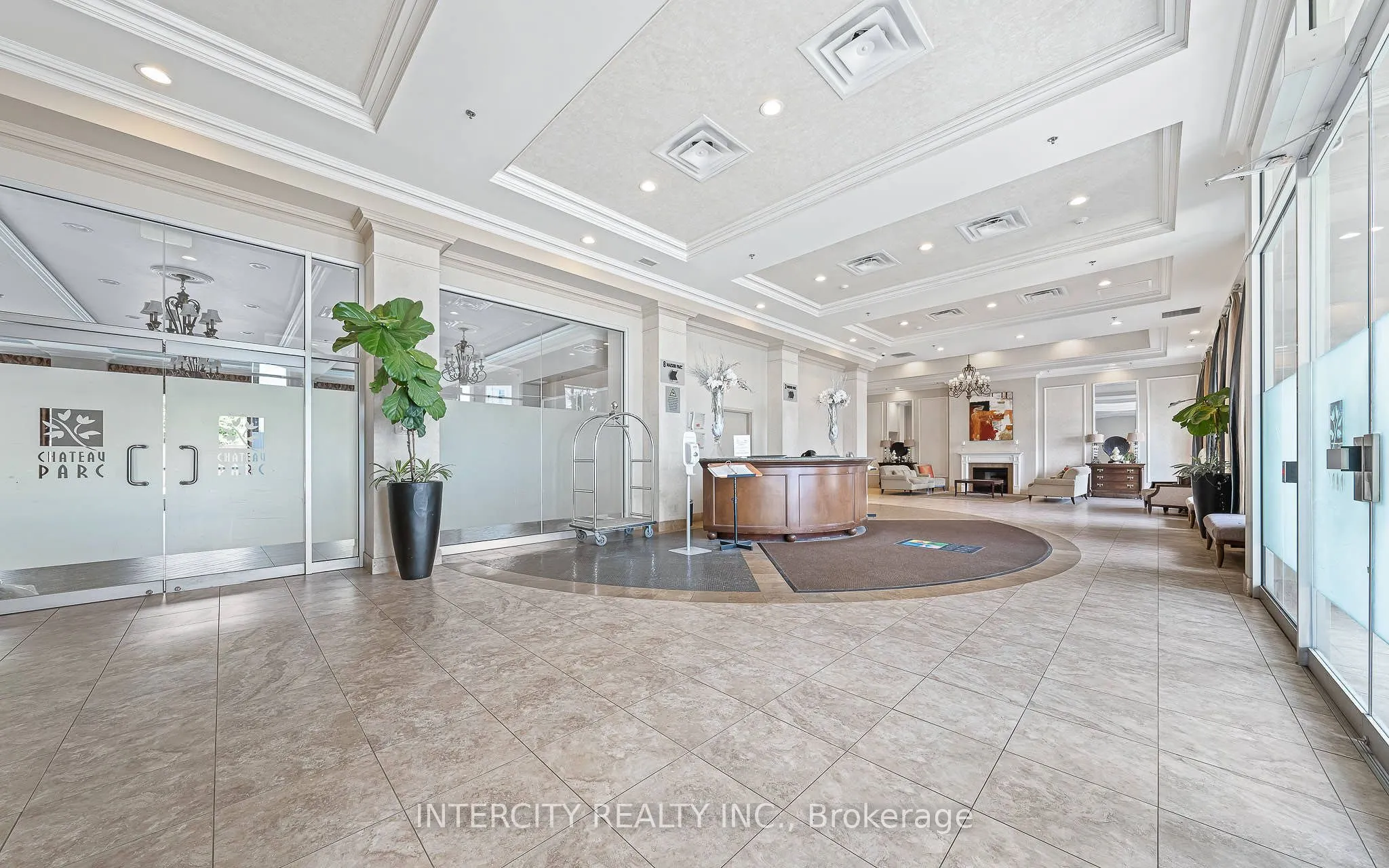 8 Maison Parc Court, #520