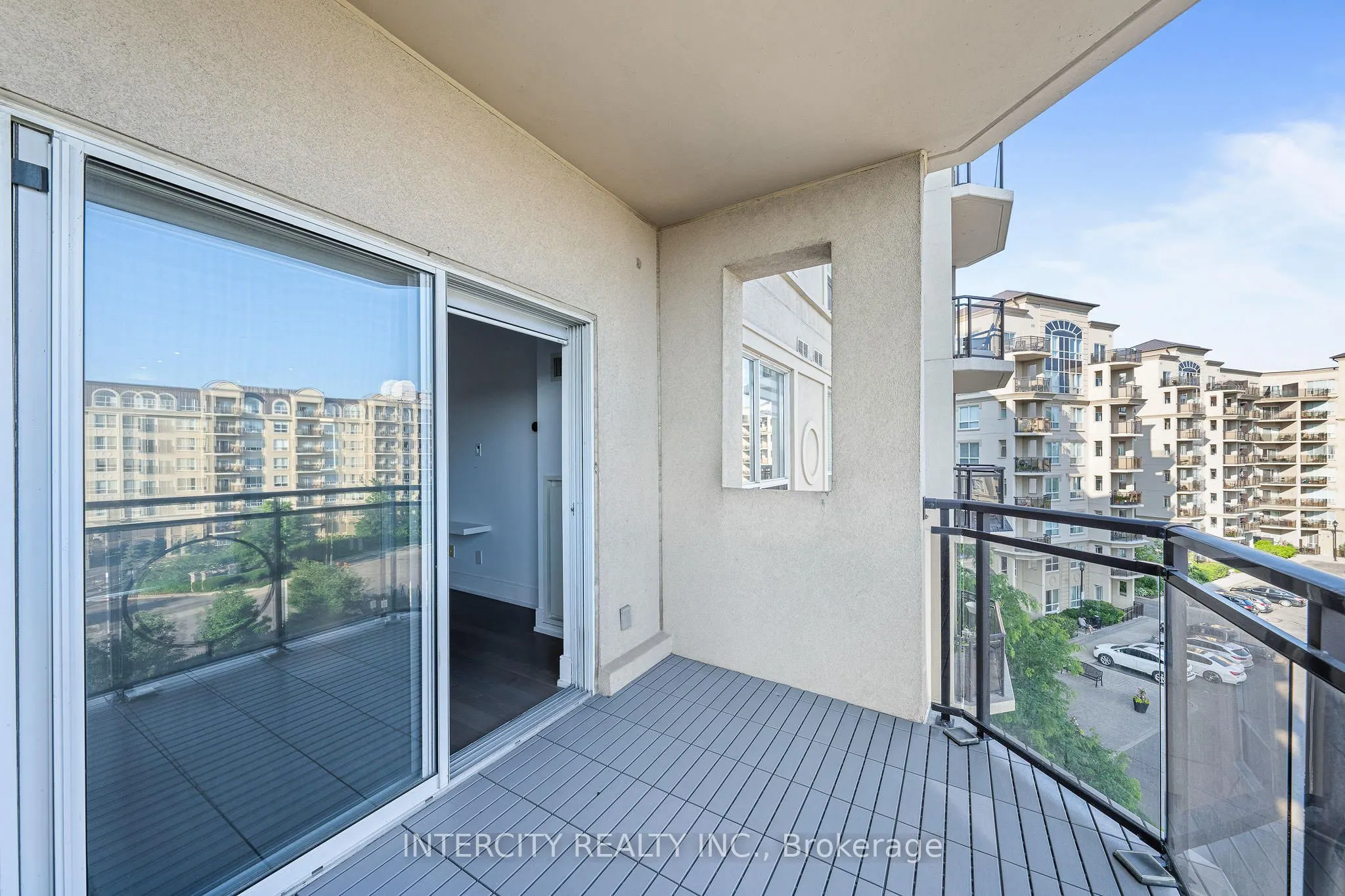 8 Maison Parc Court, #520
