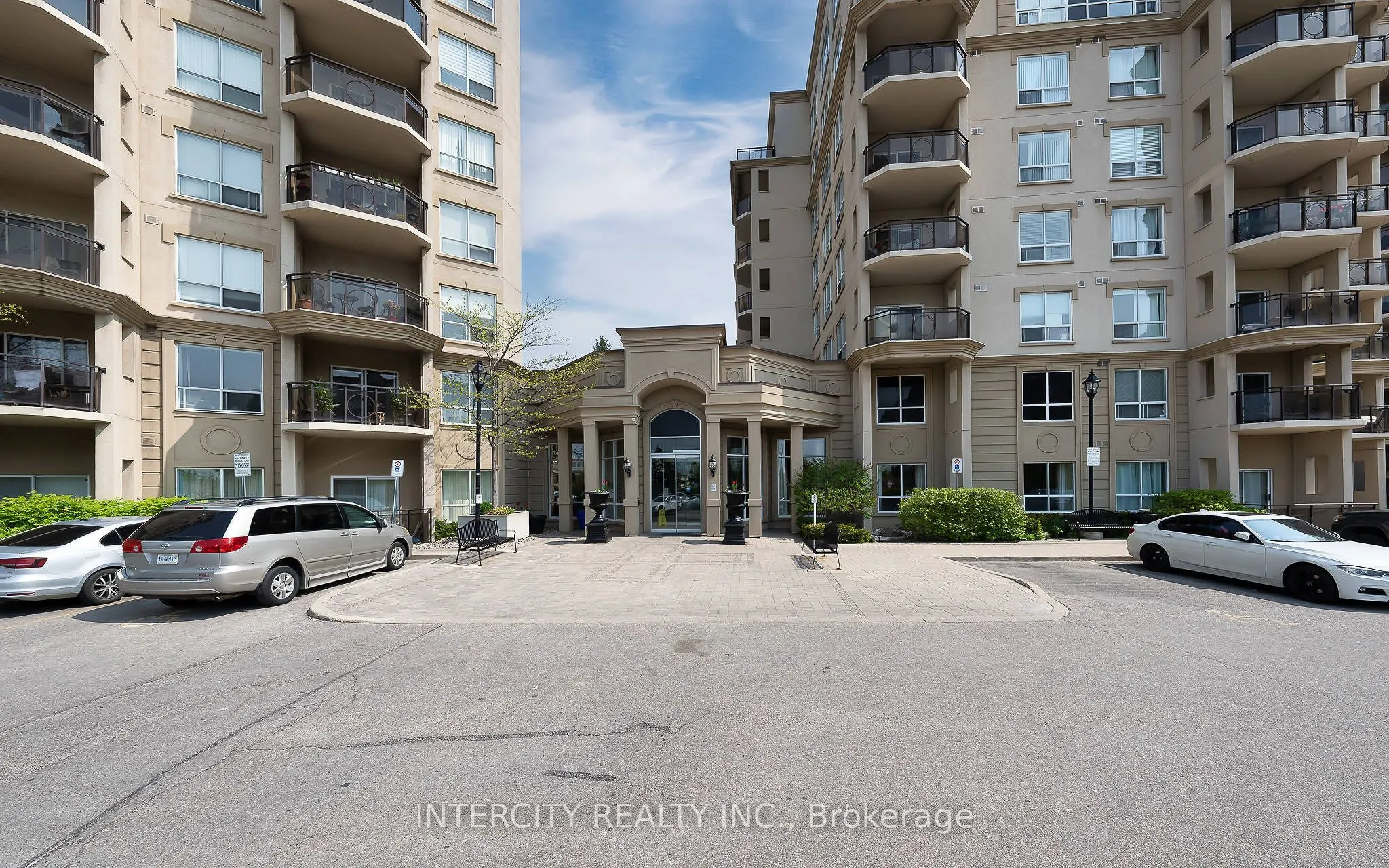 8 Maison Parc Court, #520