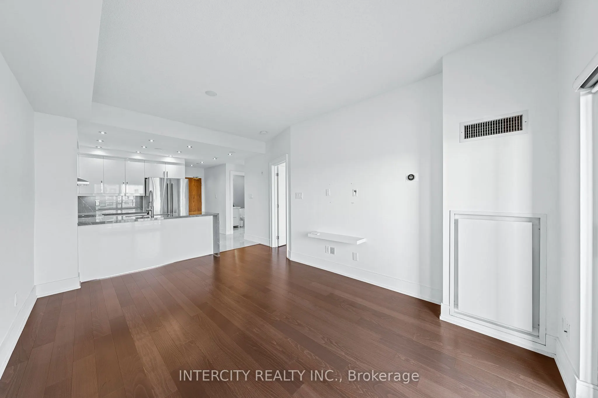 8 Maison Parc Court, #520