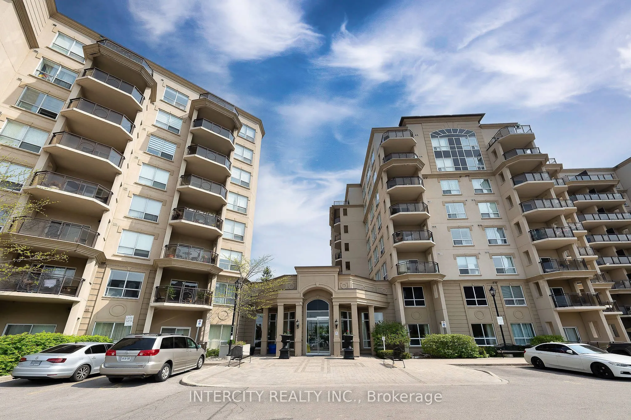 8 Maison Parc Court, #520