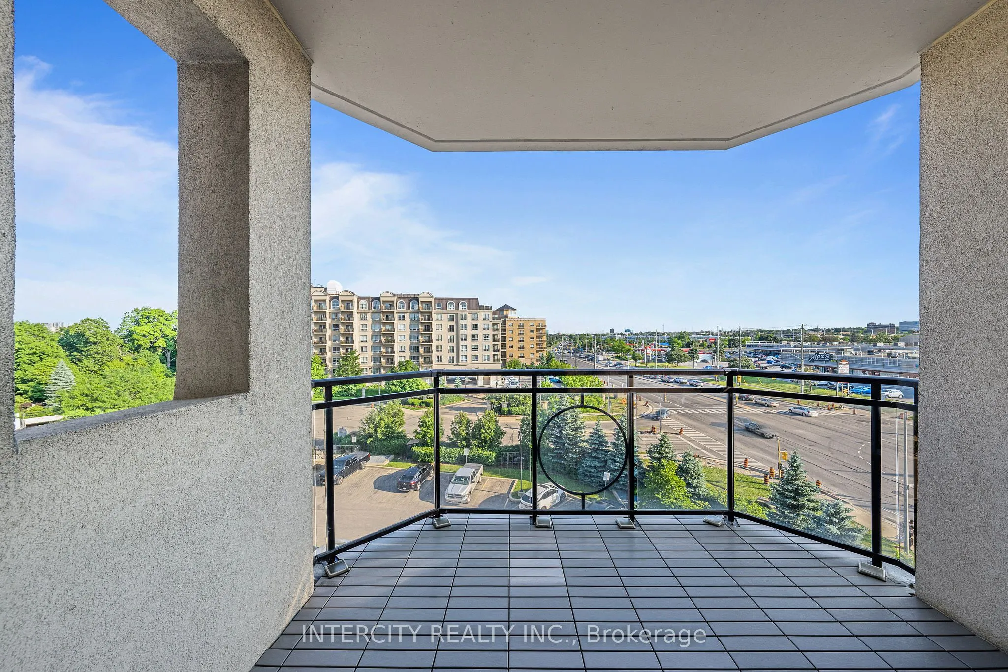 8 Maison Parc Court, #520