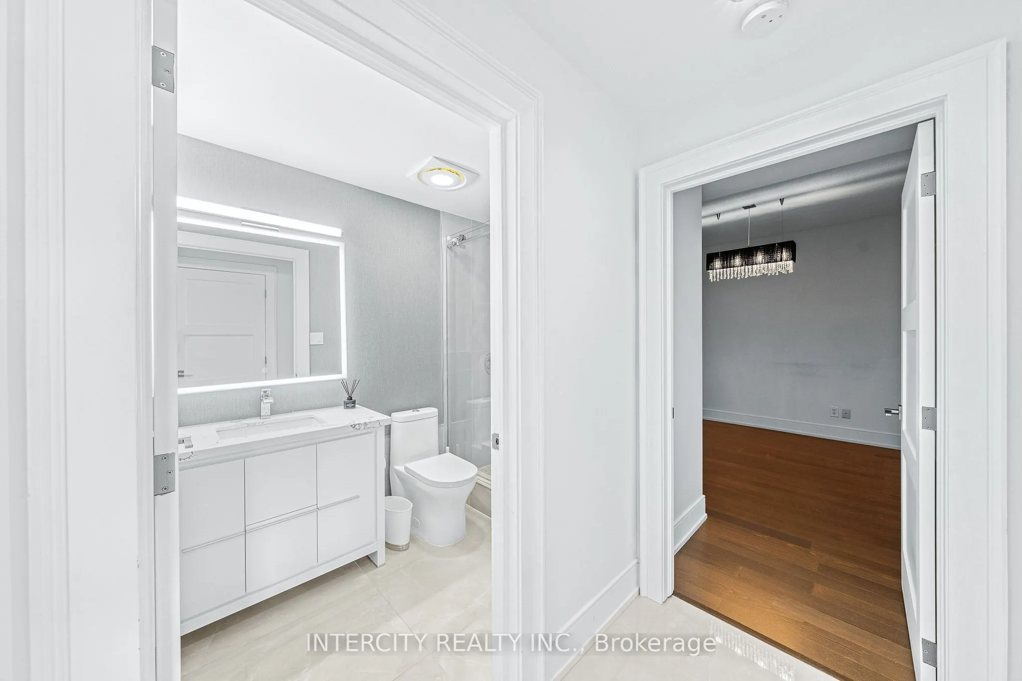 8 Maison Parc Court, #520
