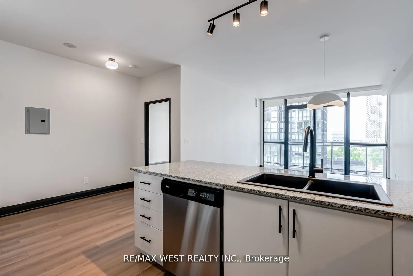 2900 Highway 7 Road, #606