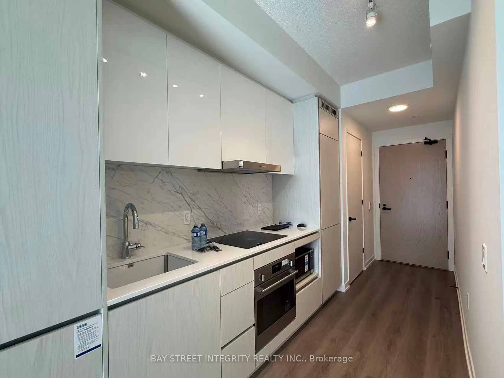 28 Interchange Way, #2915