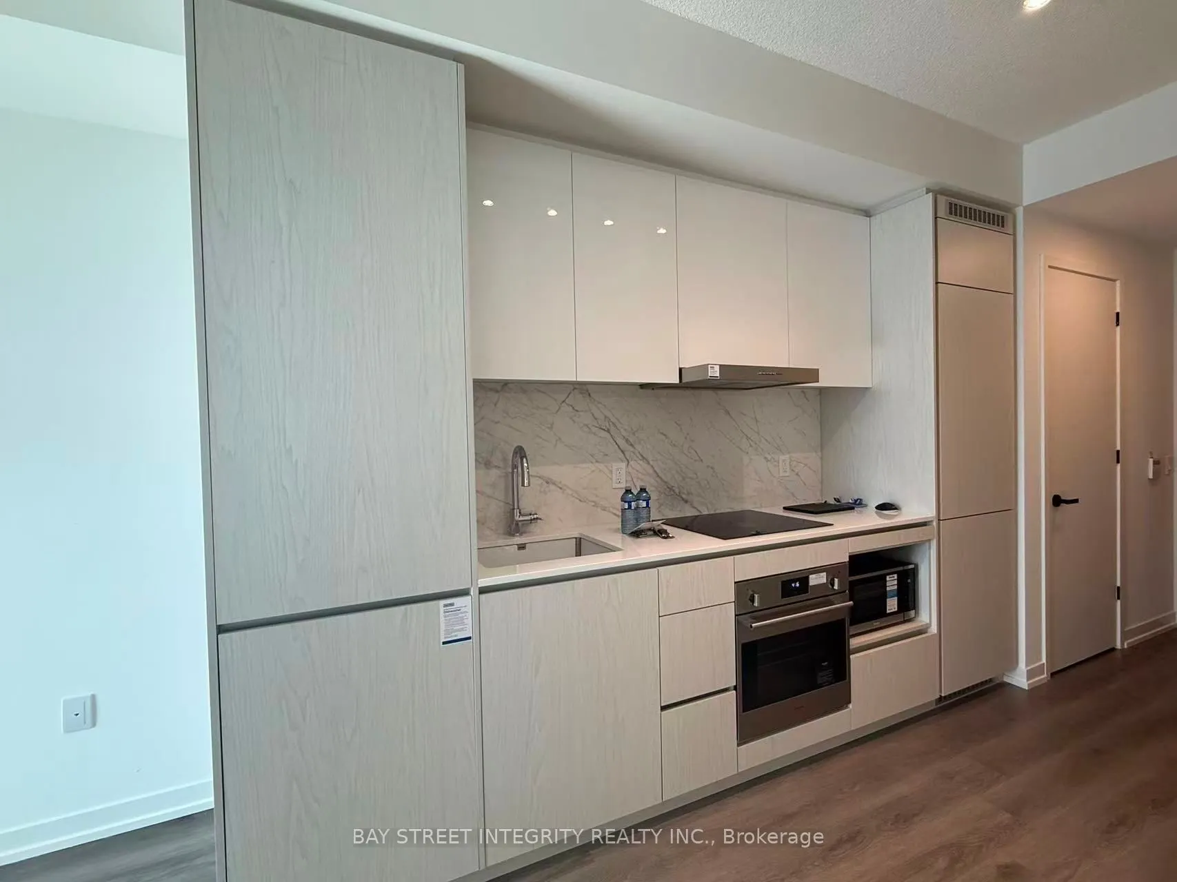 28 Interchange Way, #2915