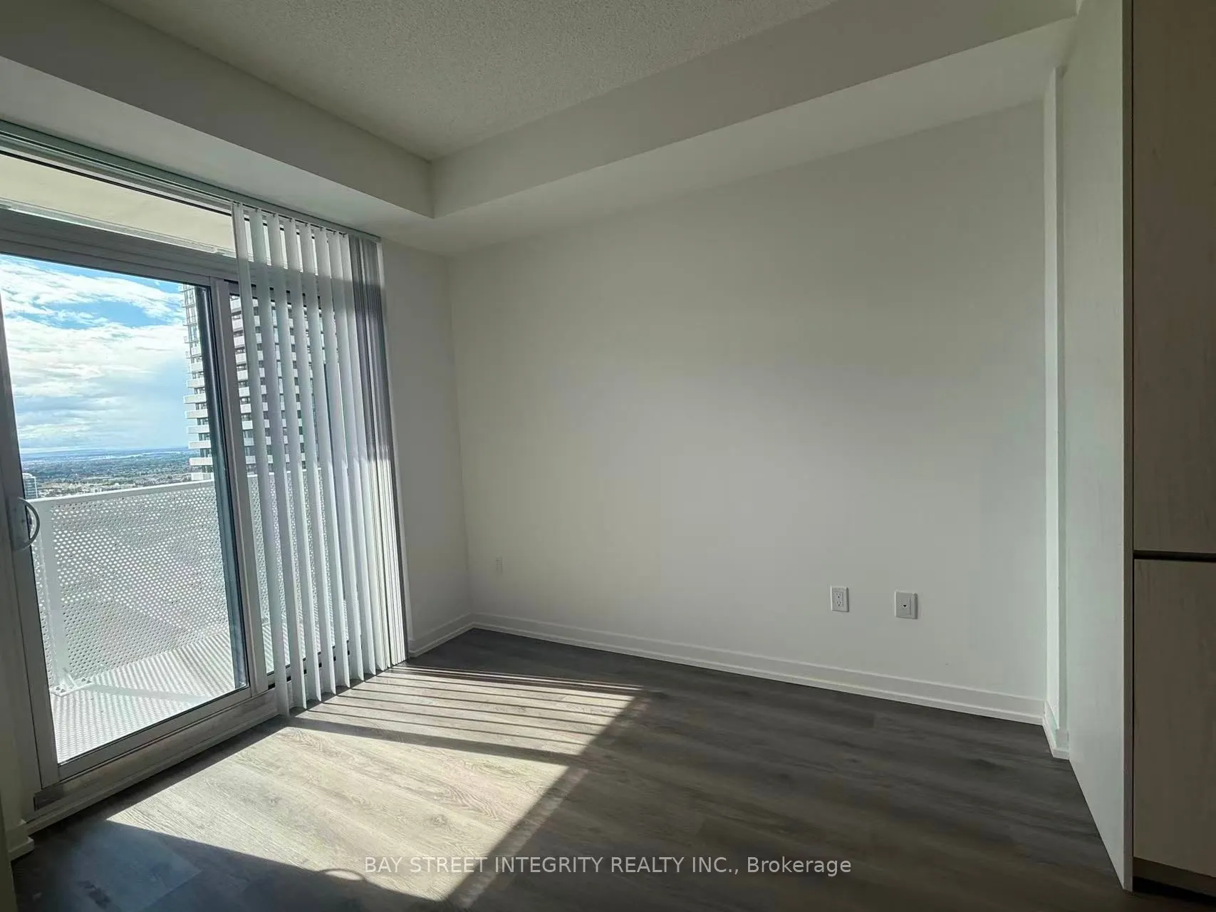 28 Interchange Way, #2915