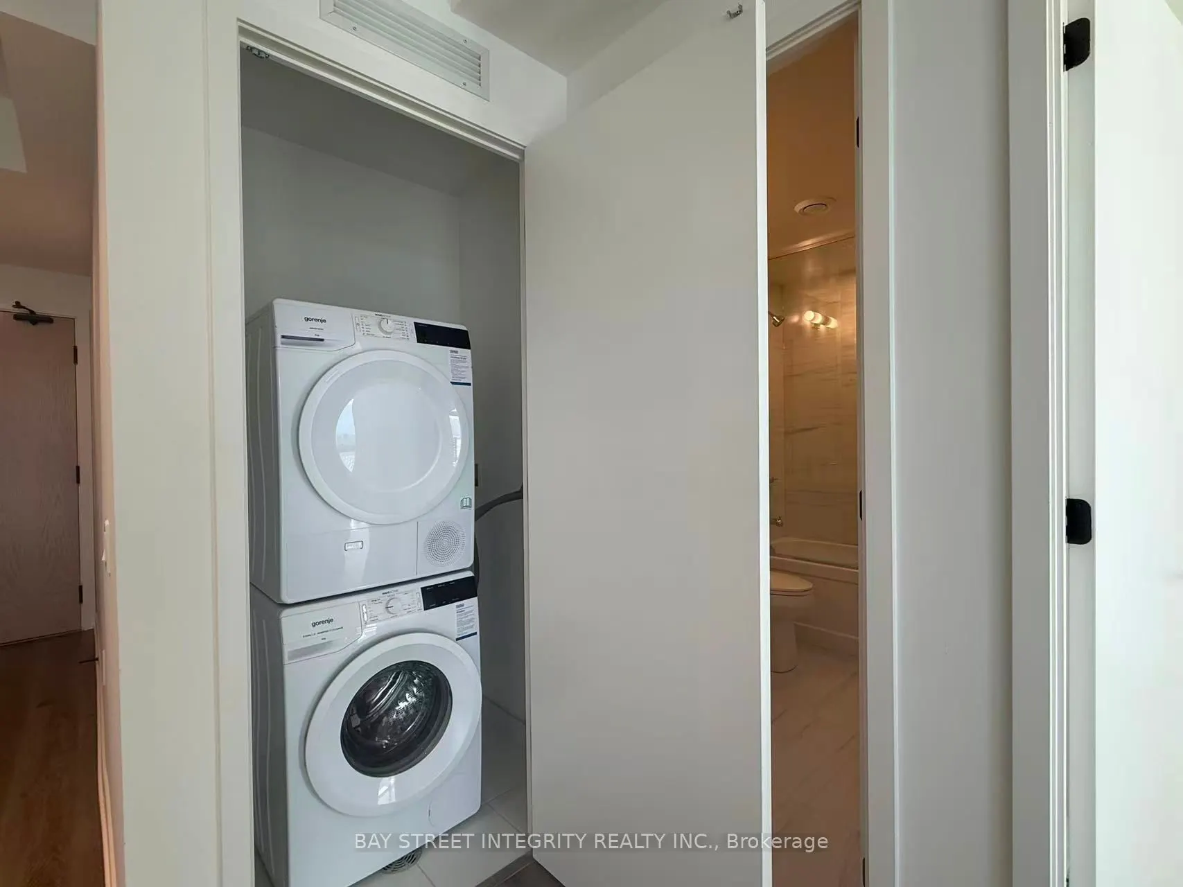 28 Interchange Way, #2915