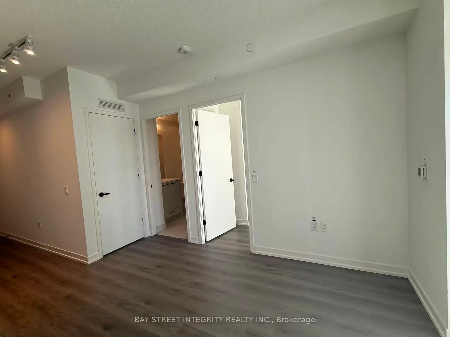 28 Interchange Way, #2915