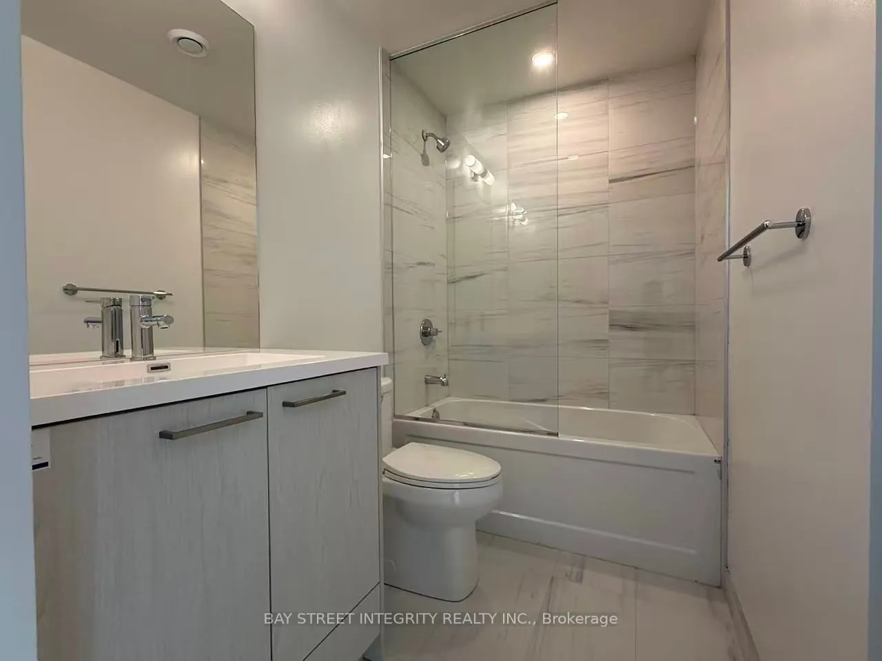 28 Interchange Way, #2915