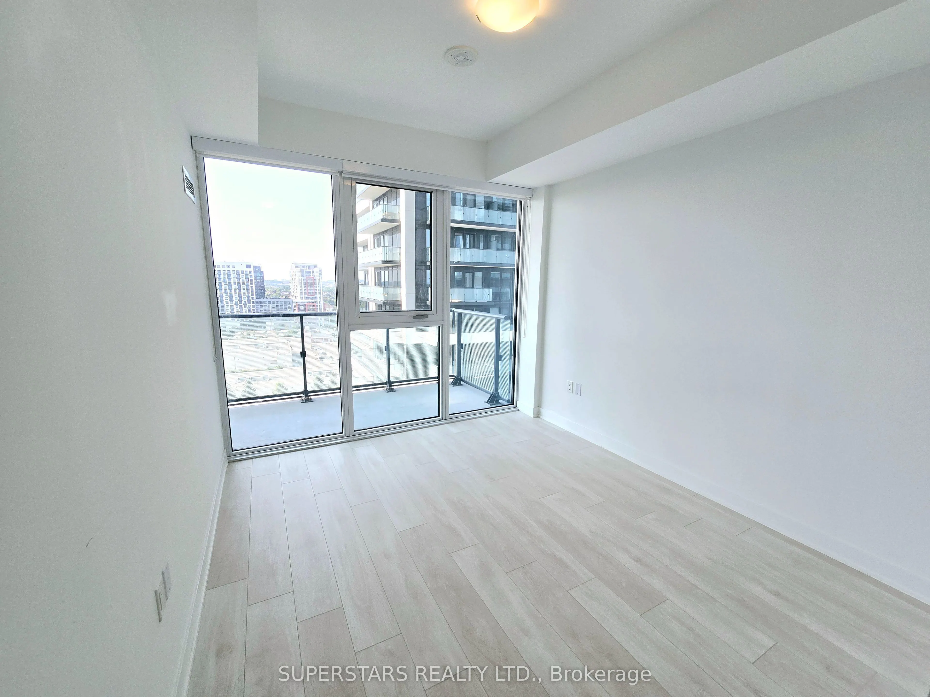 105 Oneida Crescent, #1401