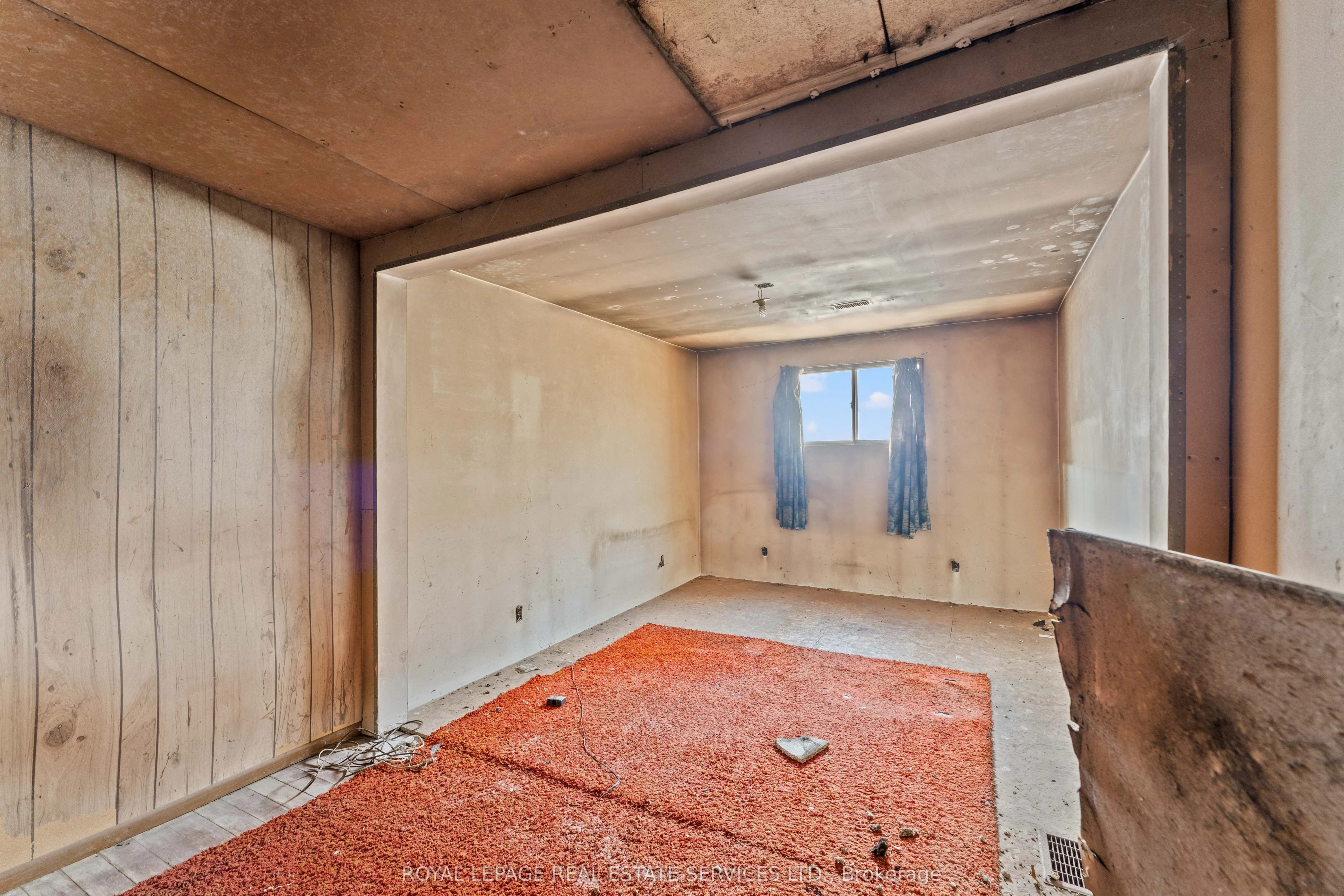 21852 East Town Line